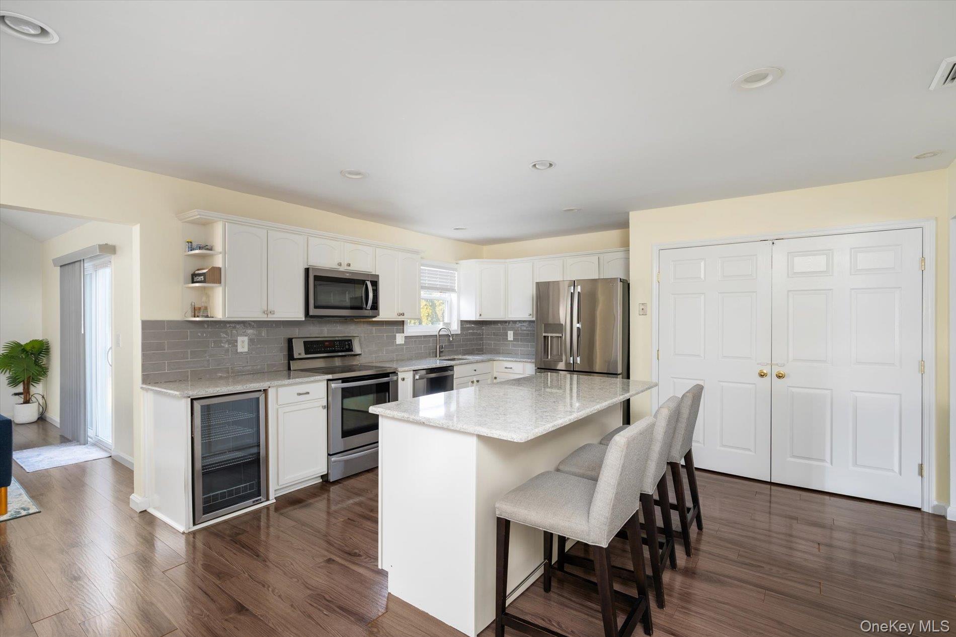 #6 photo, 1 Park Court, Smithtown , NY 11787