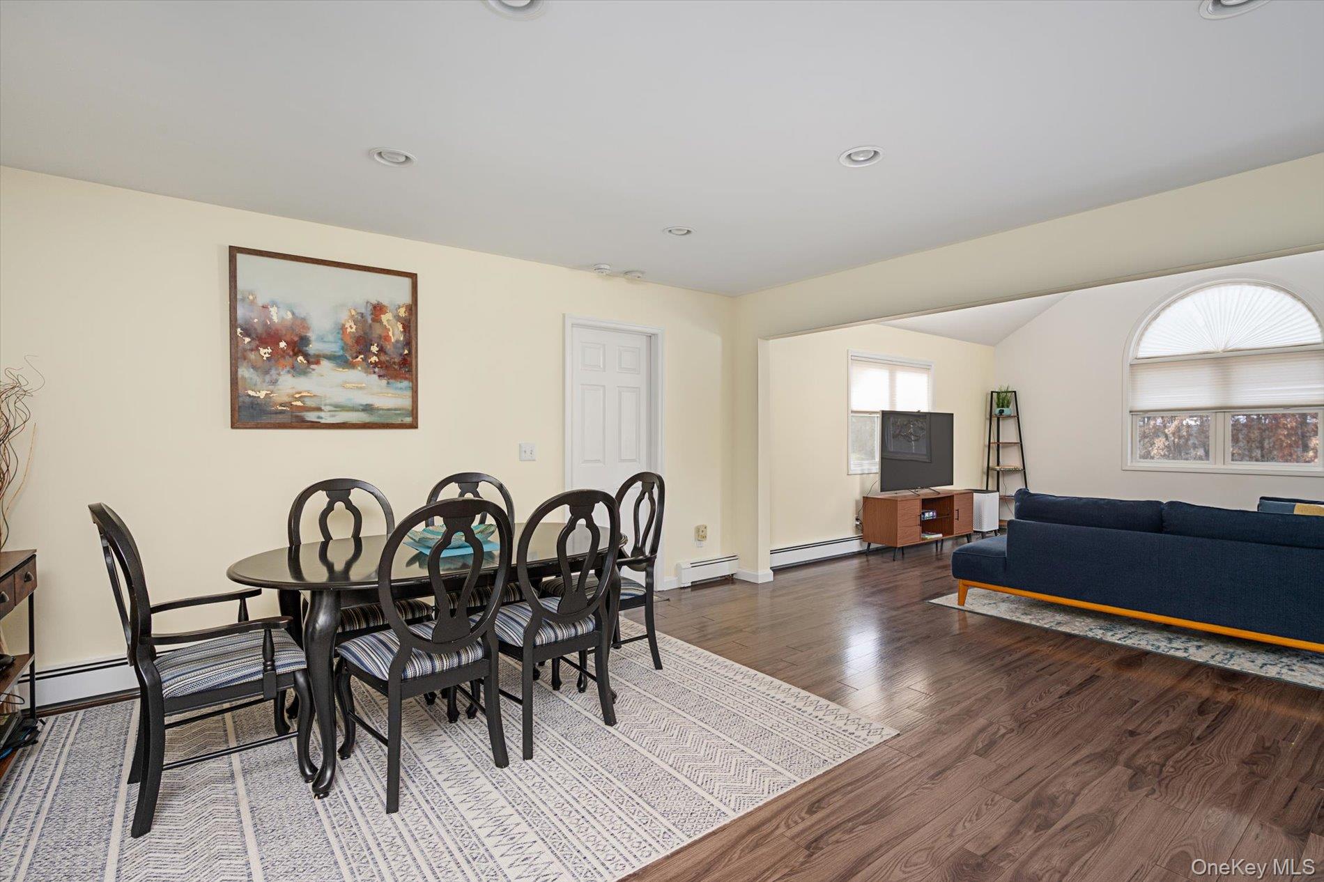 #7 photo, 1 Park Court, Smithtown , NY 11787