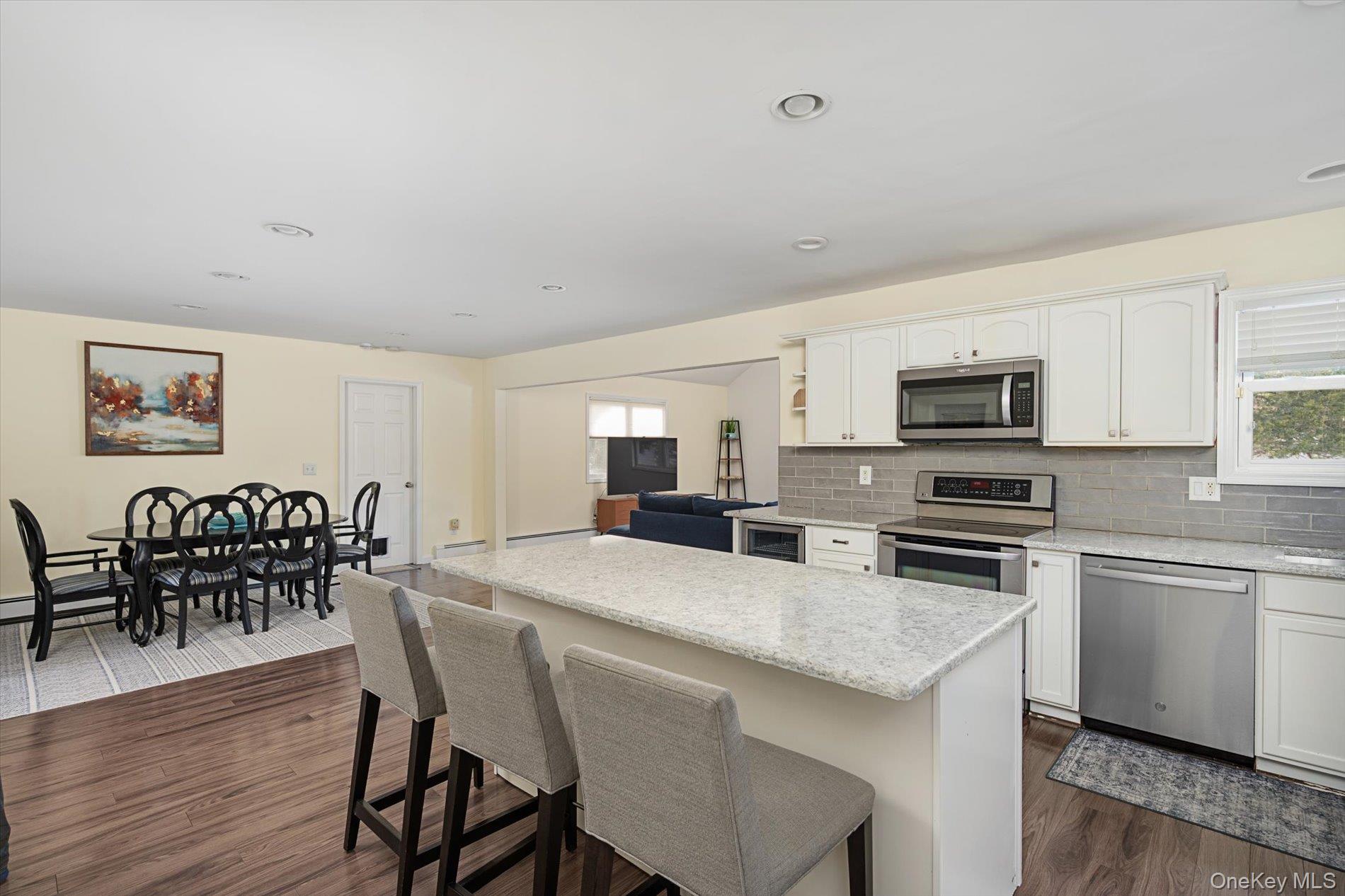 #8 photo, 1 Park Court, Smithtown , NY 11787