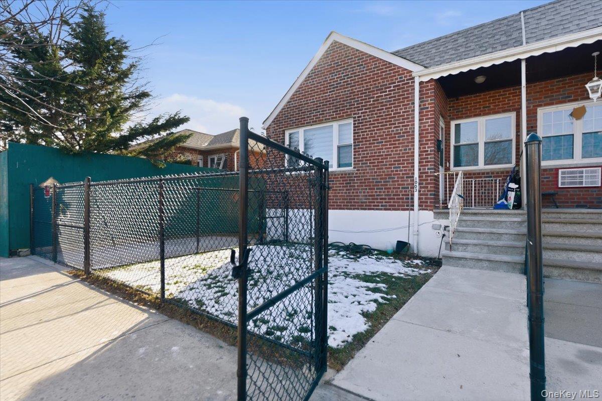 #11 photo, 1003 Huntington Avenue, Bronx , NY 10465