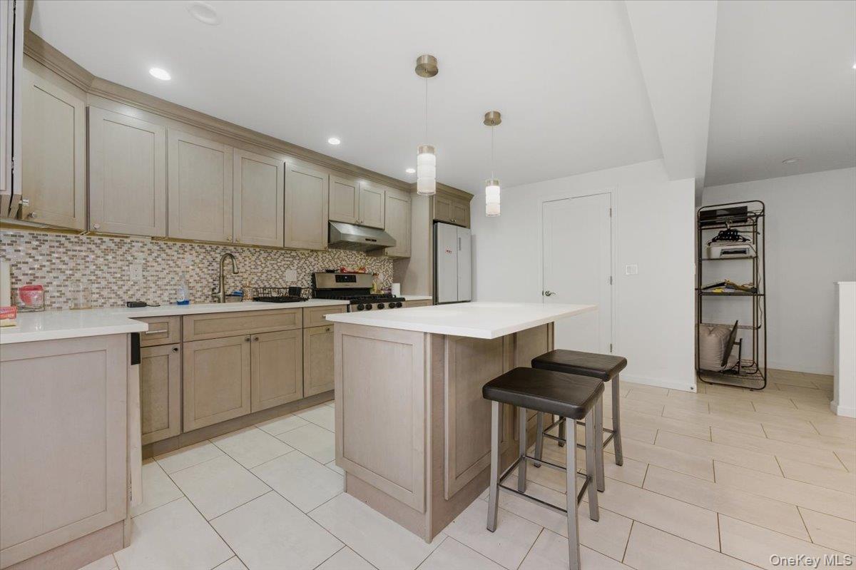 #16 photo, 1003 Huntington Avenue, Bronx , NY 10465