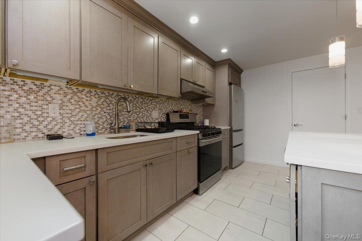 #17 photo, 1003 Huntington Avenue, Bronx , NY 10465