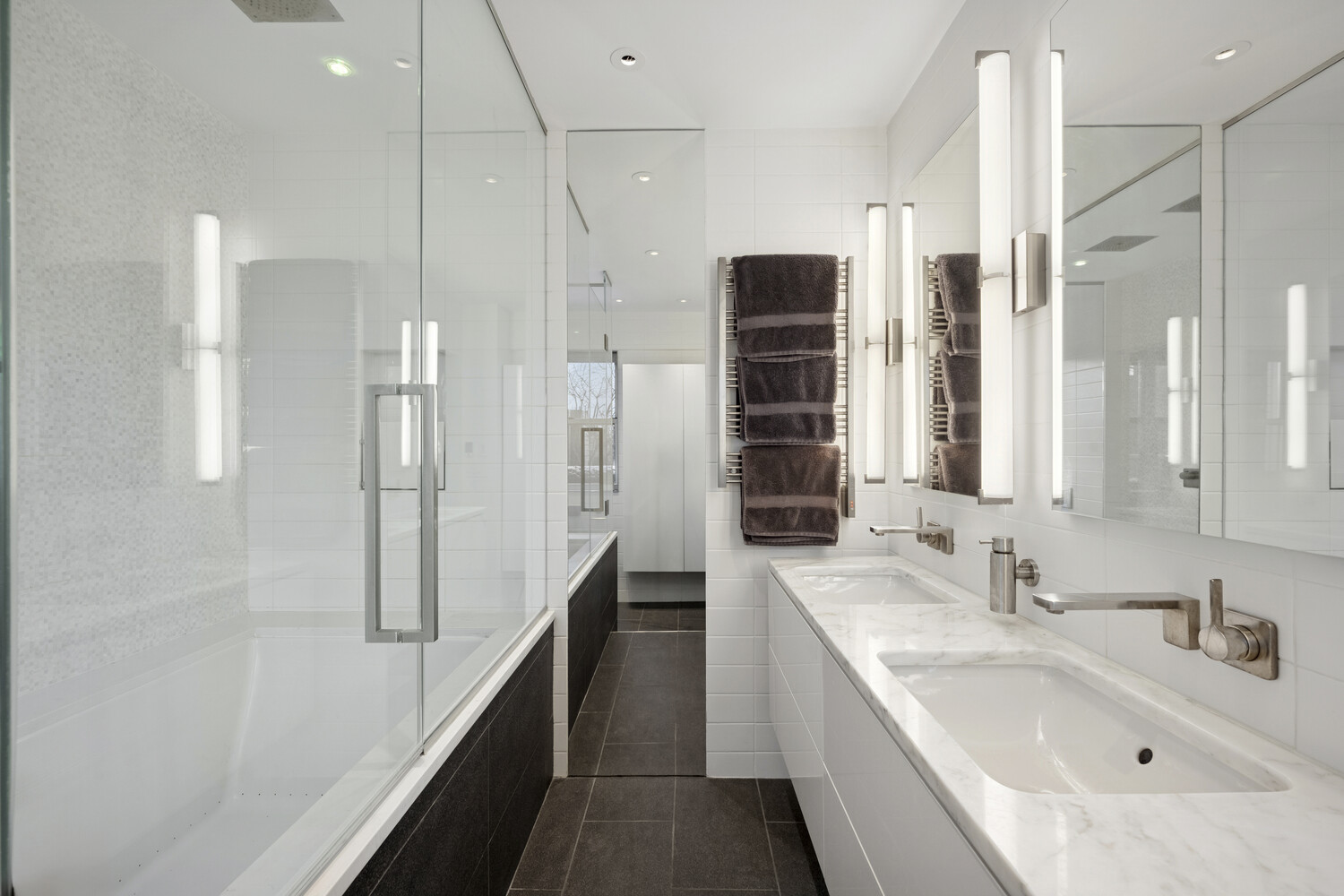 #11 photo, 2 5TH Avenue, Greenwich Village , NY 10011