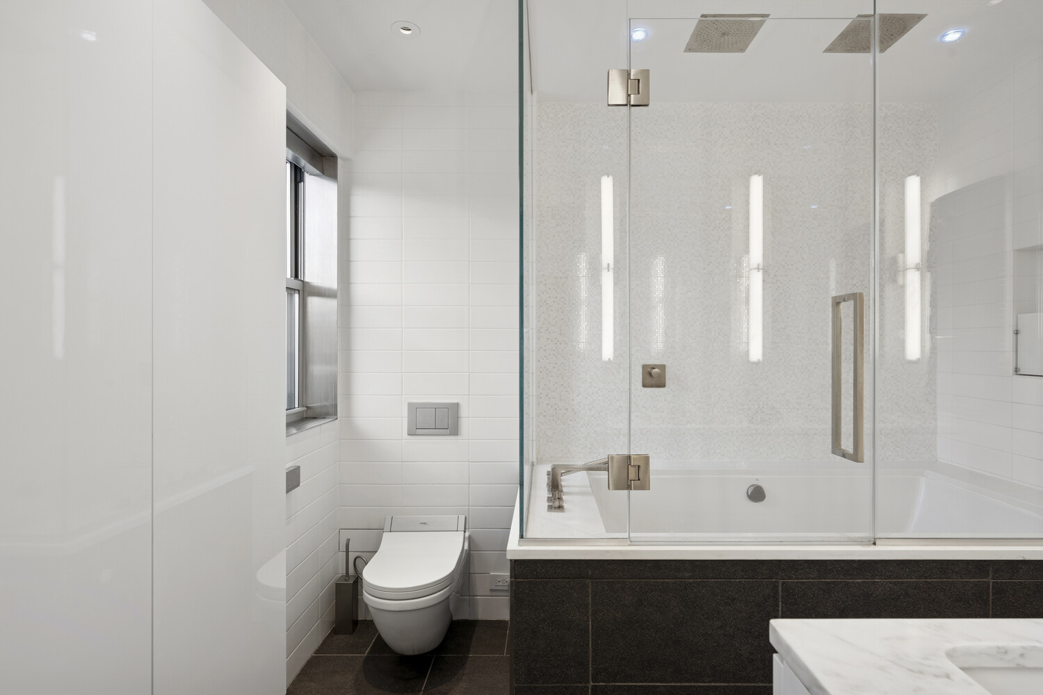 #13 photo, 2 5TH Avenue, Greenwich Village , NY 10011