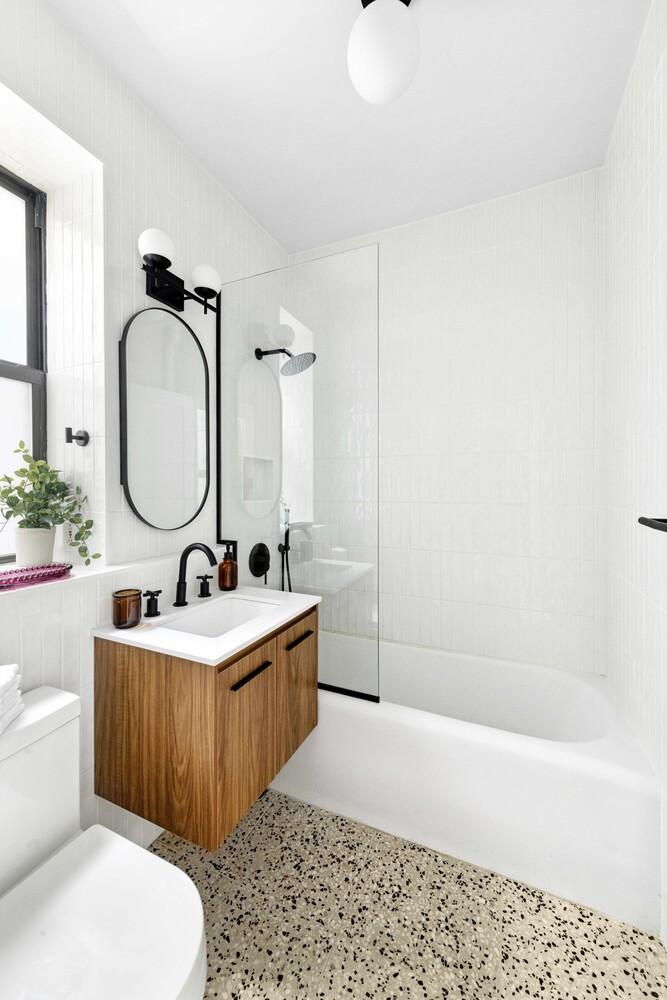 #6 photo, 99 E 4TH Street, East Village , NY 10003