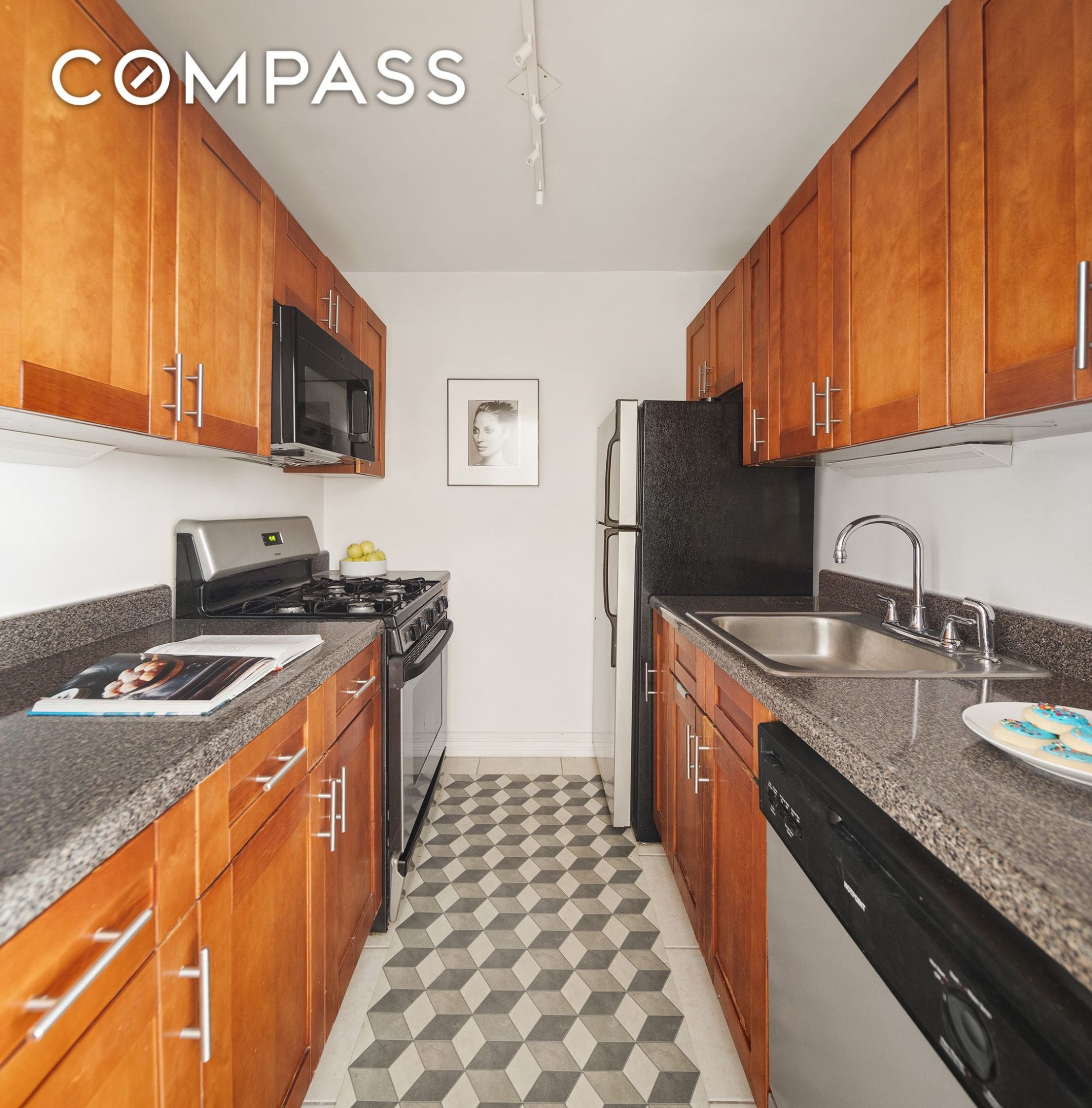 #8 photo, 599 E 7th Street, Kensington , NY 11218