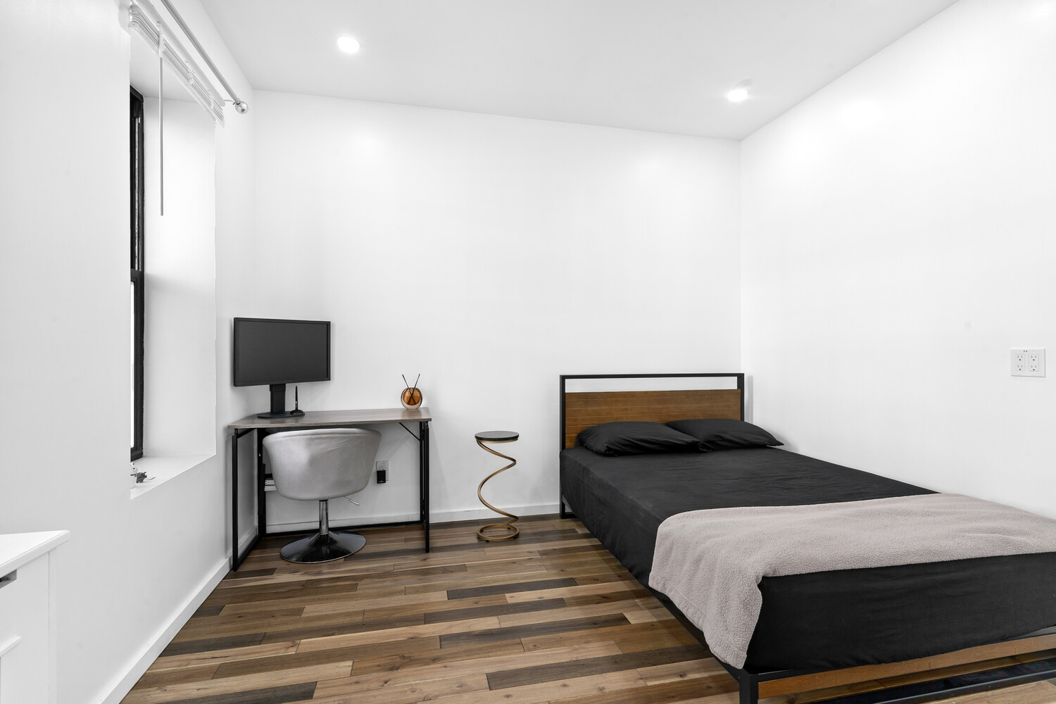 #4 photo, 309 E HOUSTON Street, Lower East Side , NY 10002