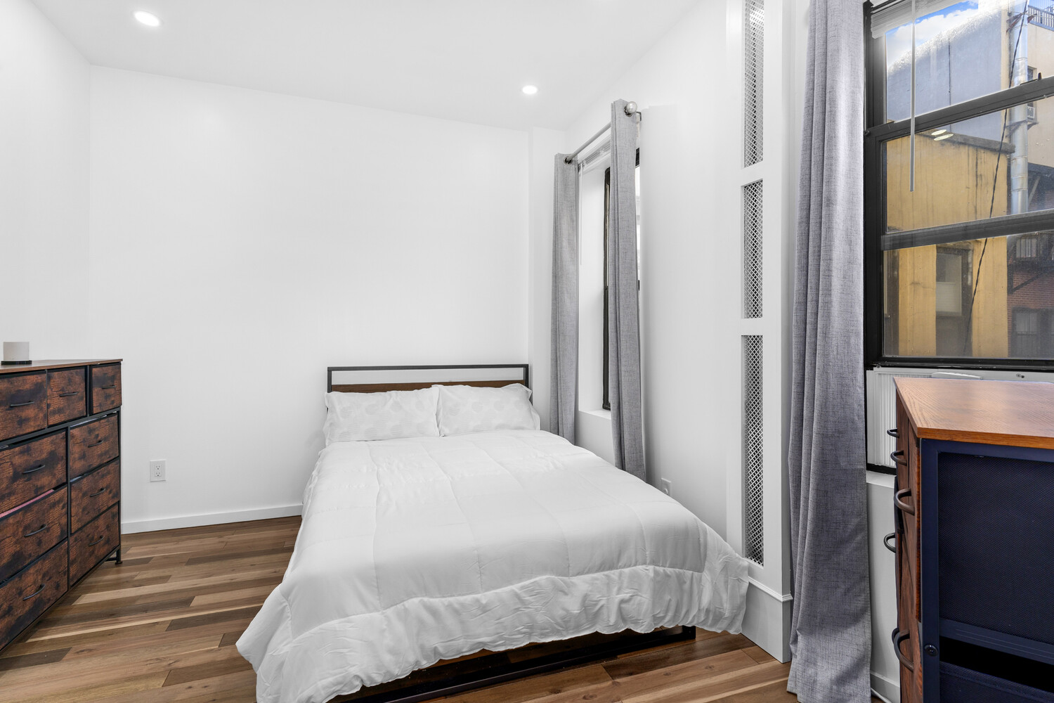 #5 photo, 309 E HOUSTON Street, Lower East Side , NY 10002