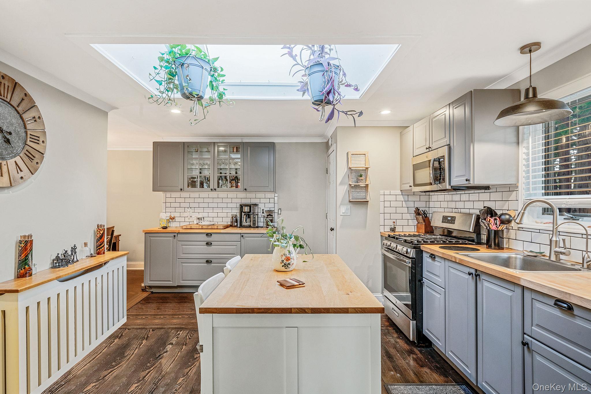 #13 photo, 485 3rd Avenue, Bayport , NY 11705