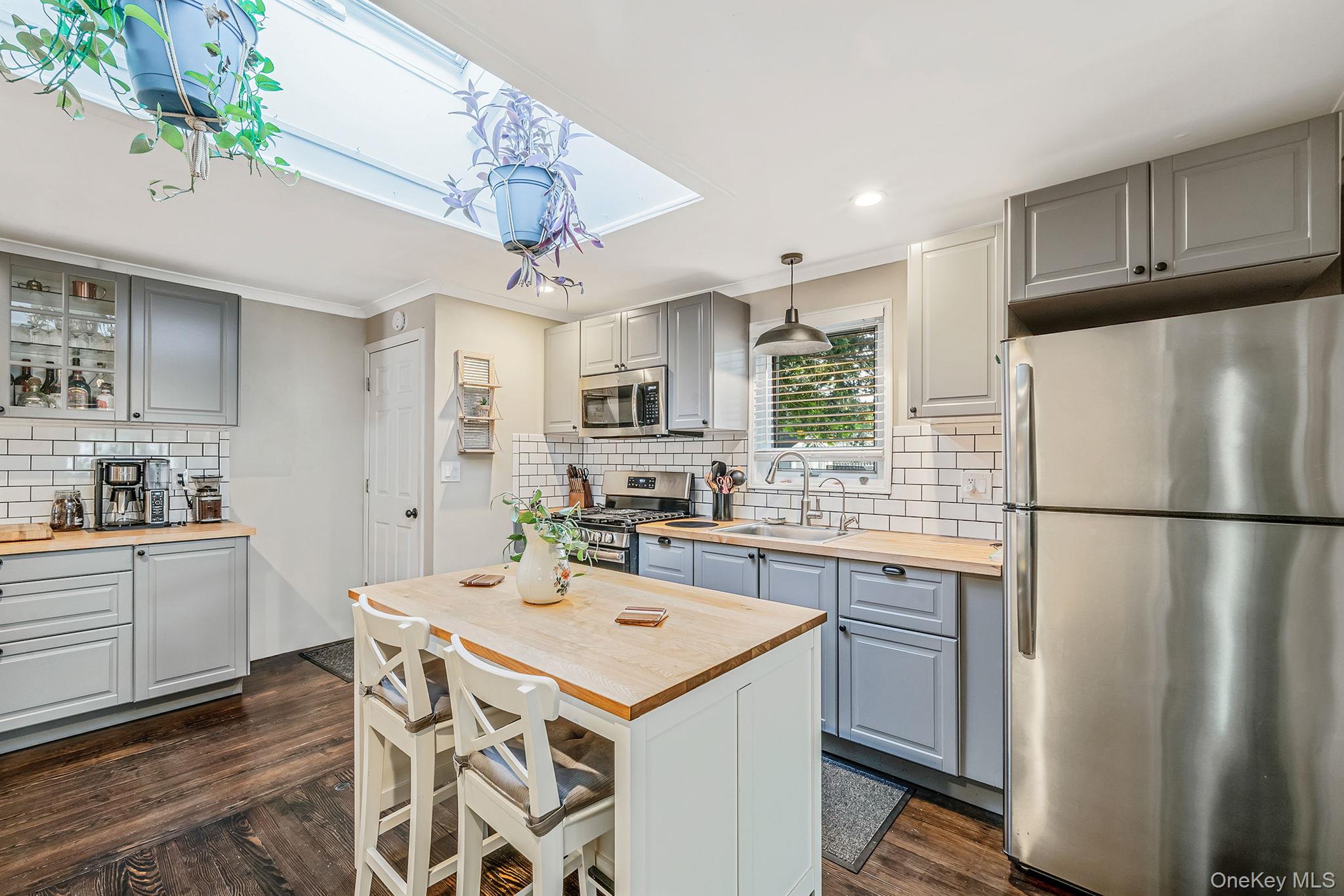 #16 photo, 485 3rd Avenue, Bayport , NY 11705