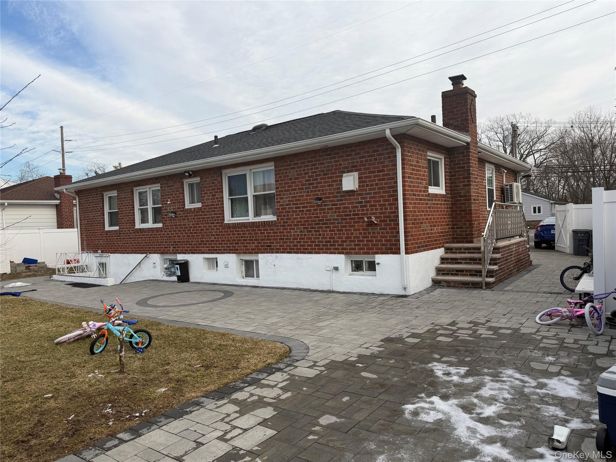 #16 photo, 458 Carlls Path, Deer Park , NY 11729