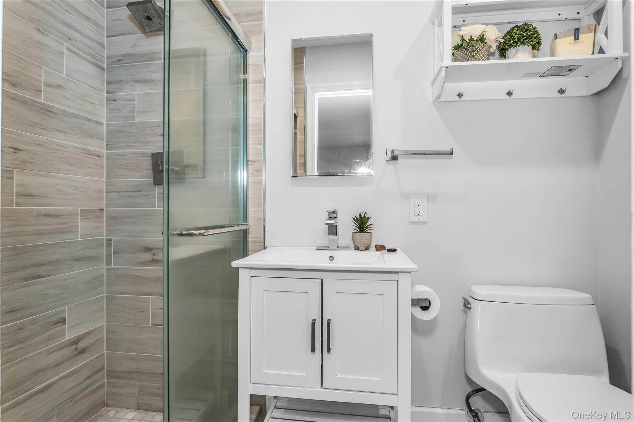 #13 photo, 6 Cold Harbour Lane, Woodbury , NY 11797