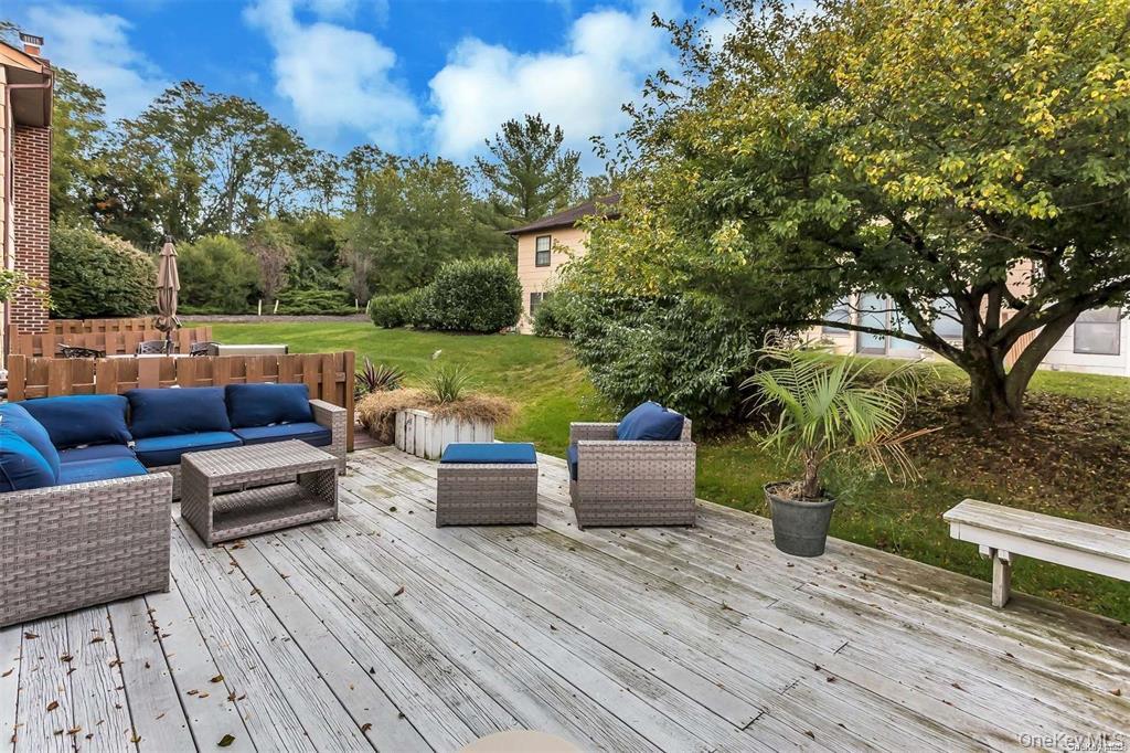 #4 photo, 6 Cold Harbour Lane, Woodbury , NY 11797