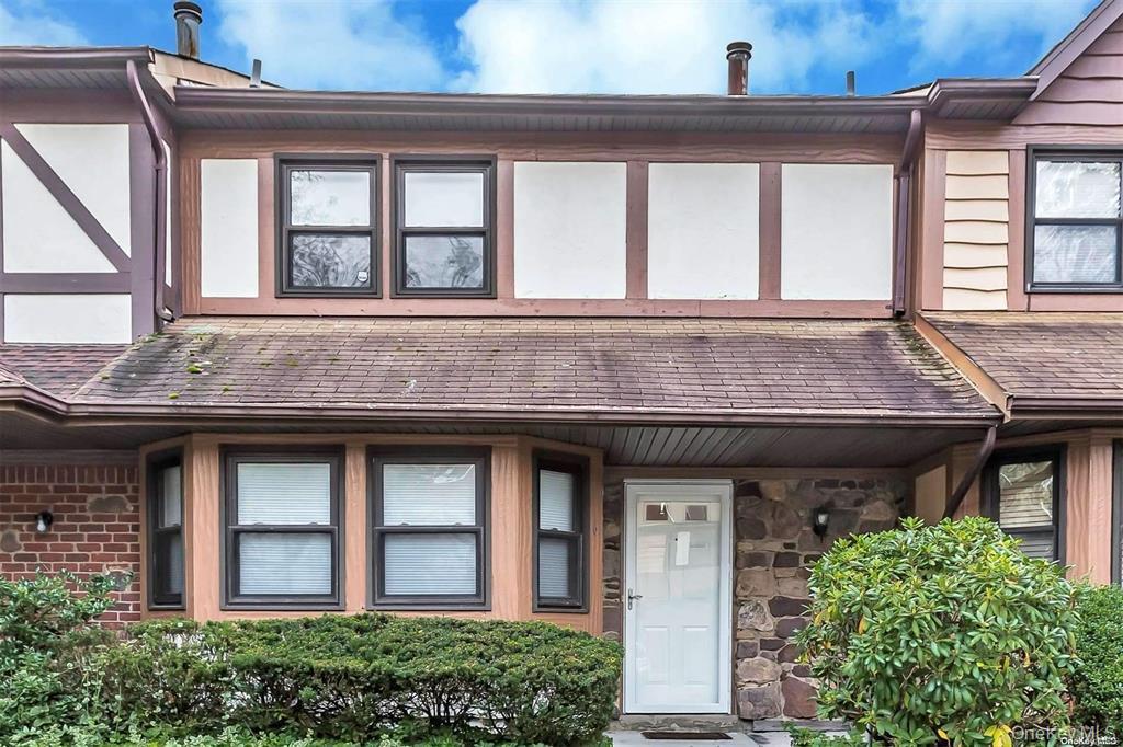 #5 photo, 6 Cold Harbour Lane, Woodbury , NY 11797