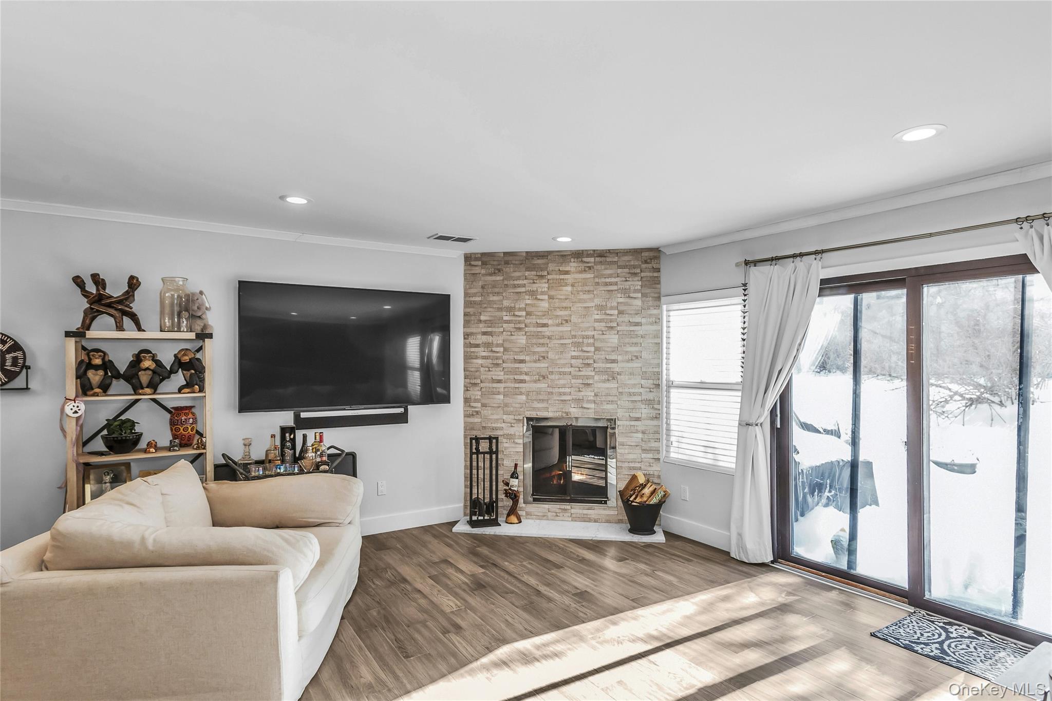 #7 photo, 6 Cold Harbour Lane, Woodbury , NY 11797