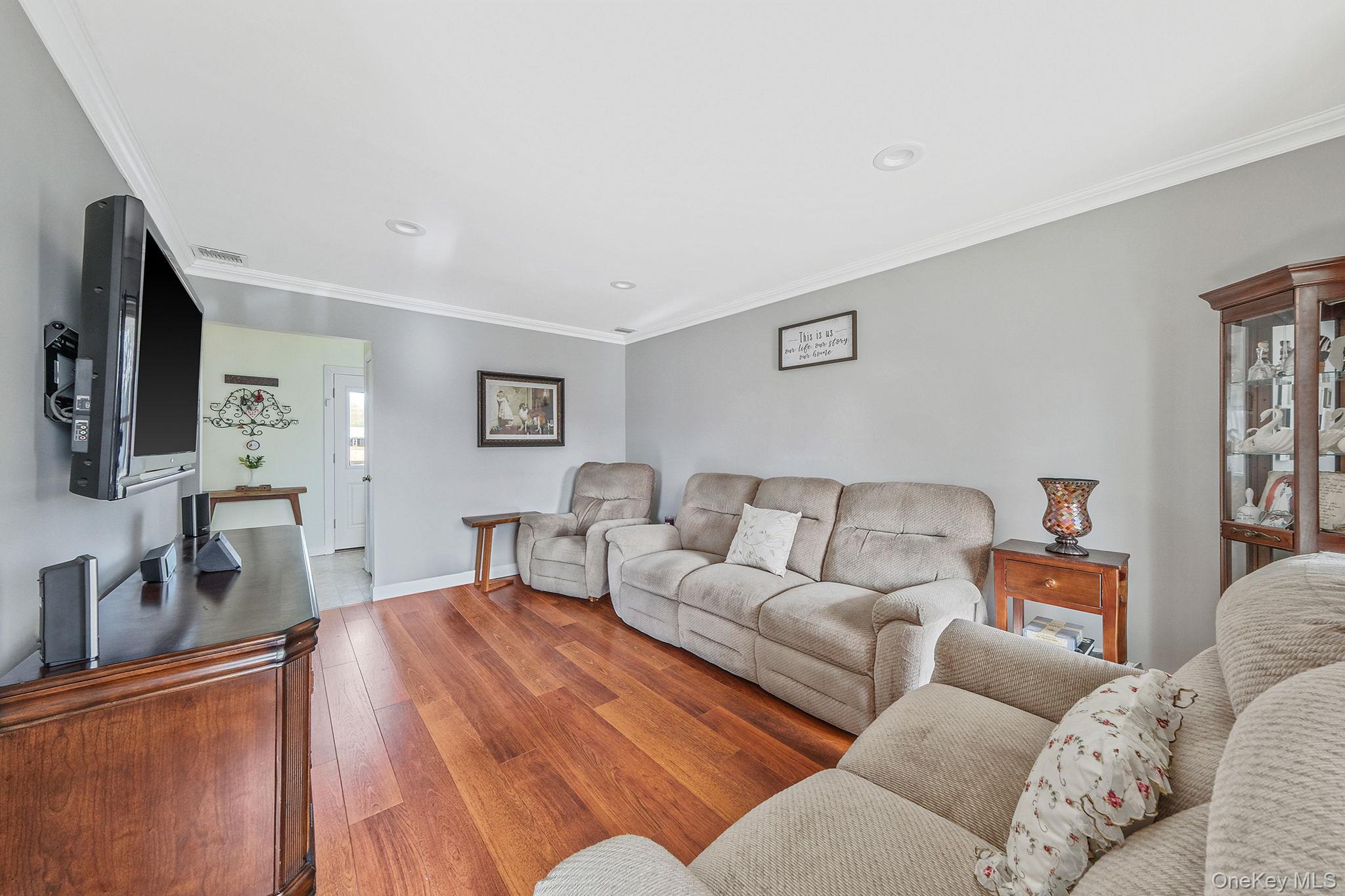 #11 photo, 61 Arpage Drive, सफ़ोक काउंटी Shirley , NY 11967