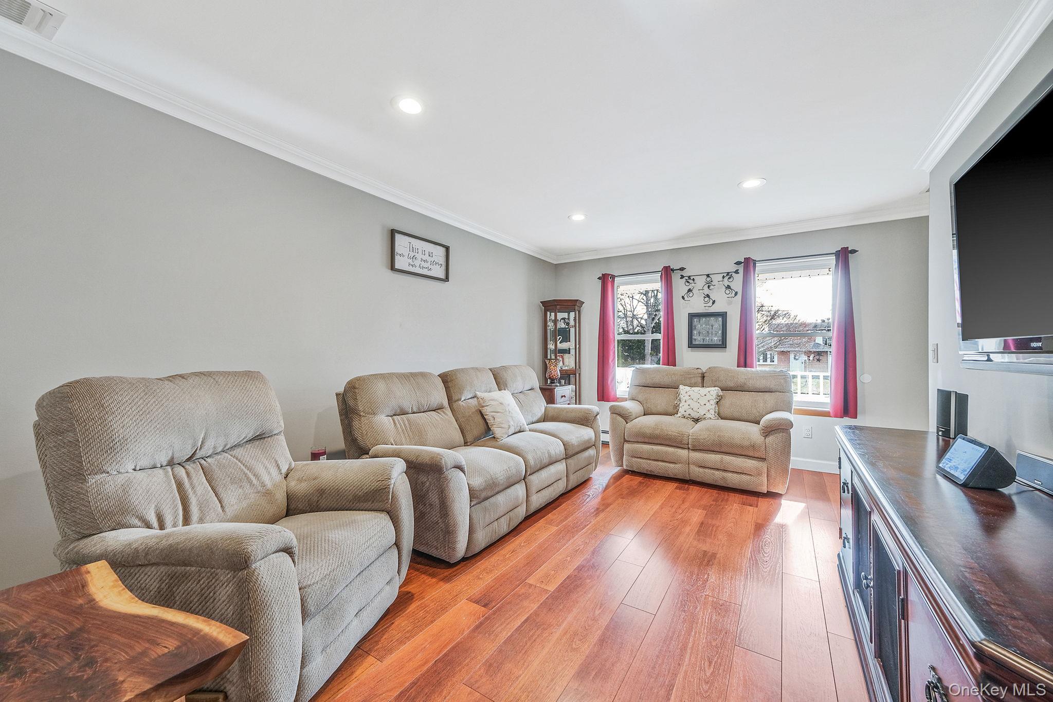 #13 photo, 61 Arpage Drive, सफ़ोक काउंटी Shirley , NY 11967