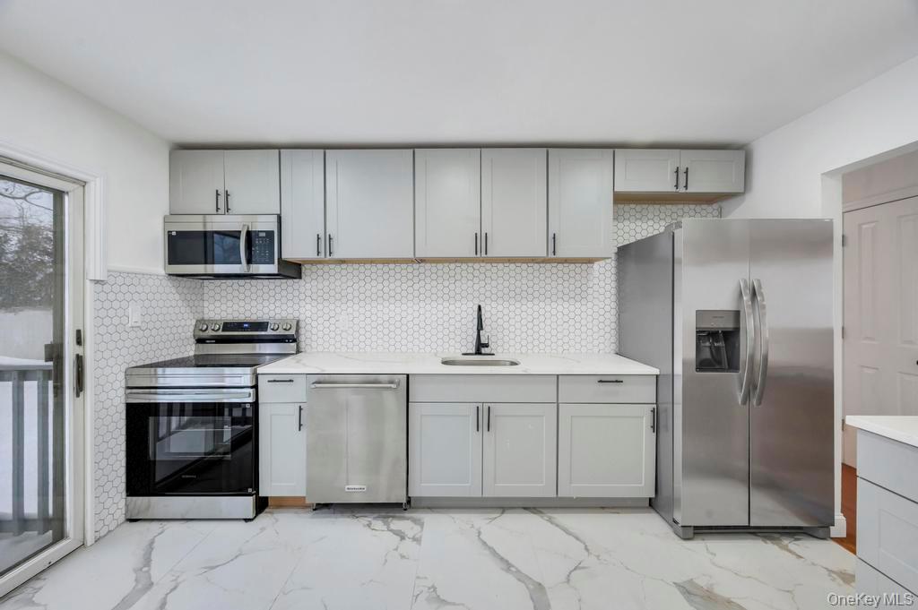 #12 photo, 90 Selden Boulevard, 东长岛 Centereach , NY 11720