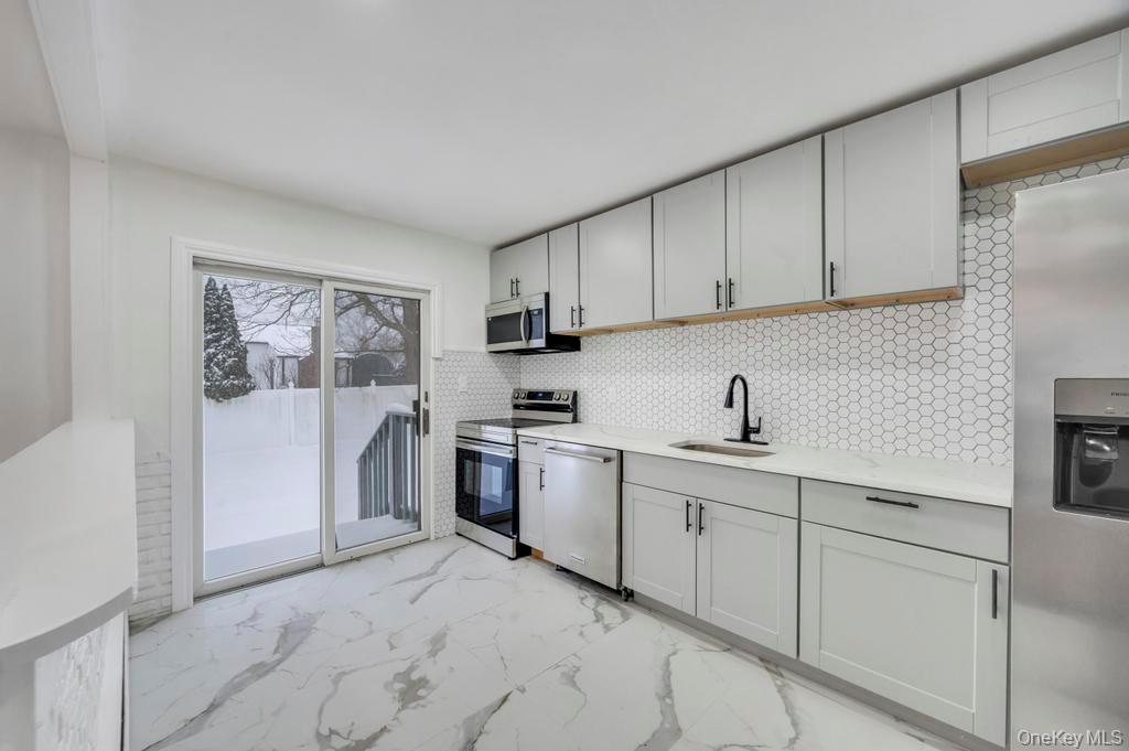 #13 photo, 90 Selden Boulevard, 东长岛 Centereach , NY 11720