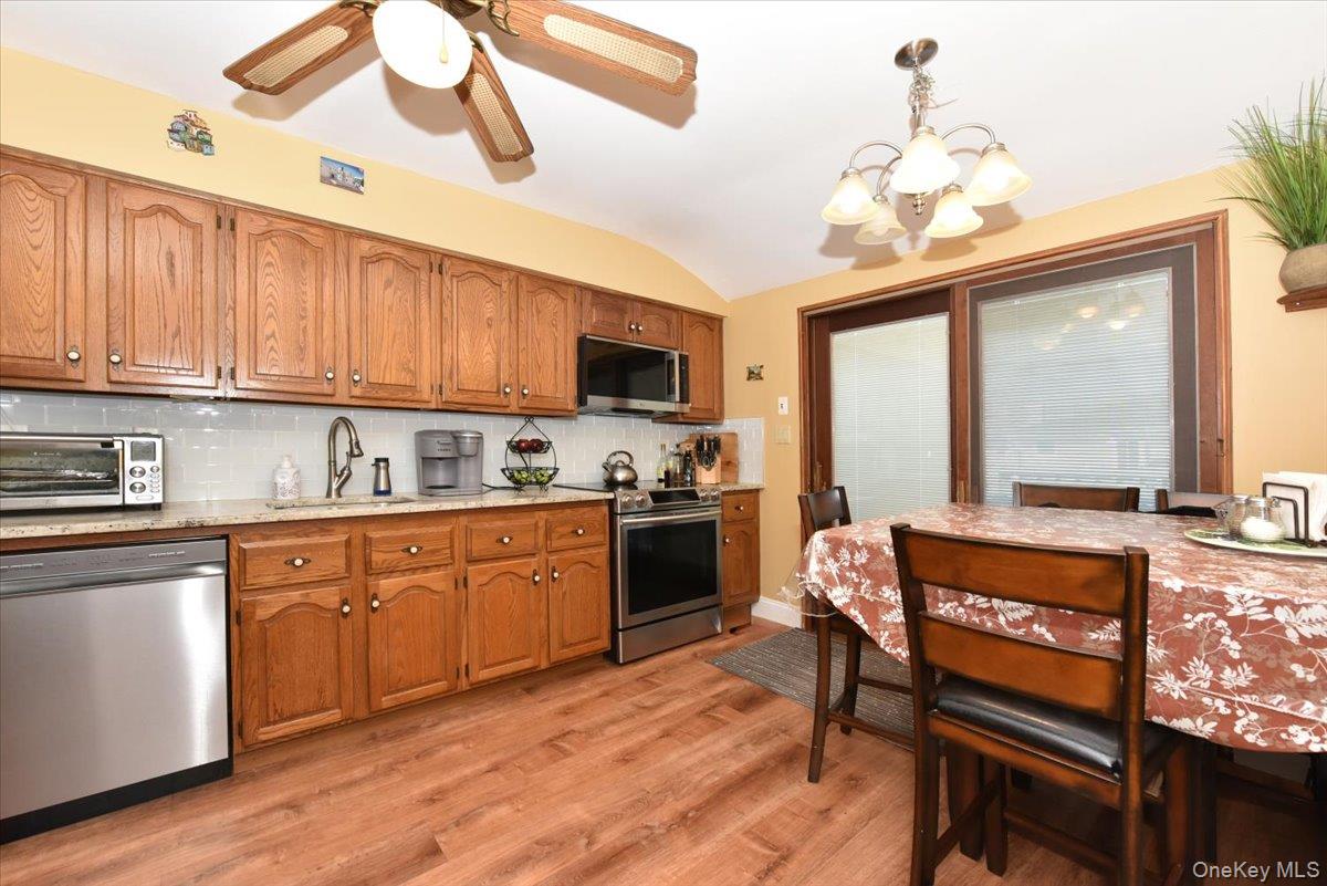 #12 photo, 255 Brookside Court, Copiague , NY 11726