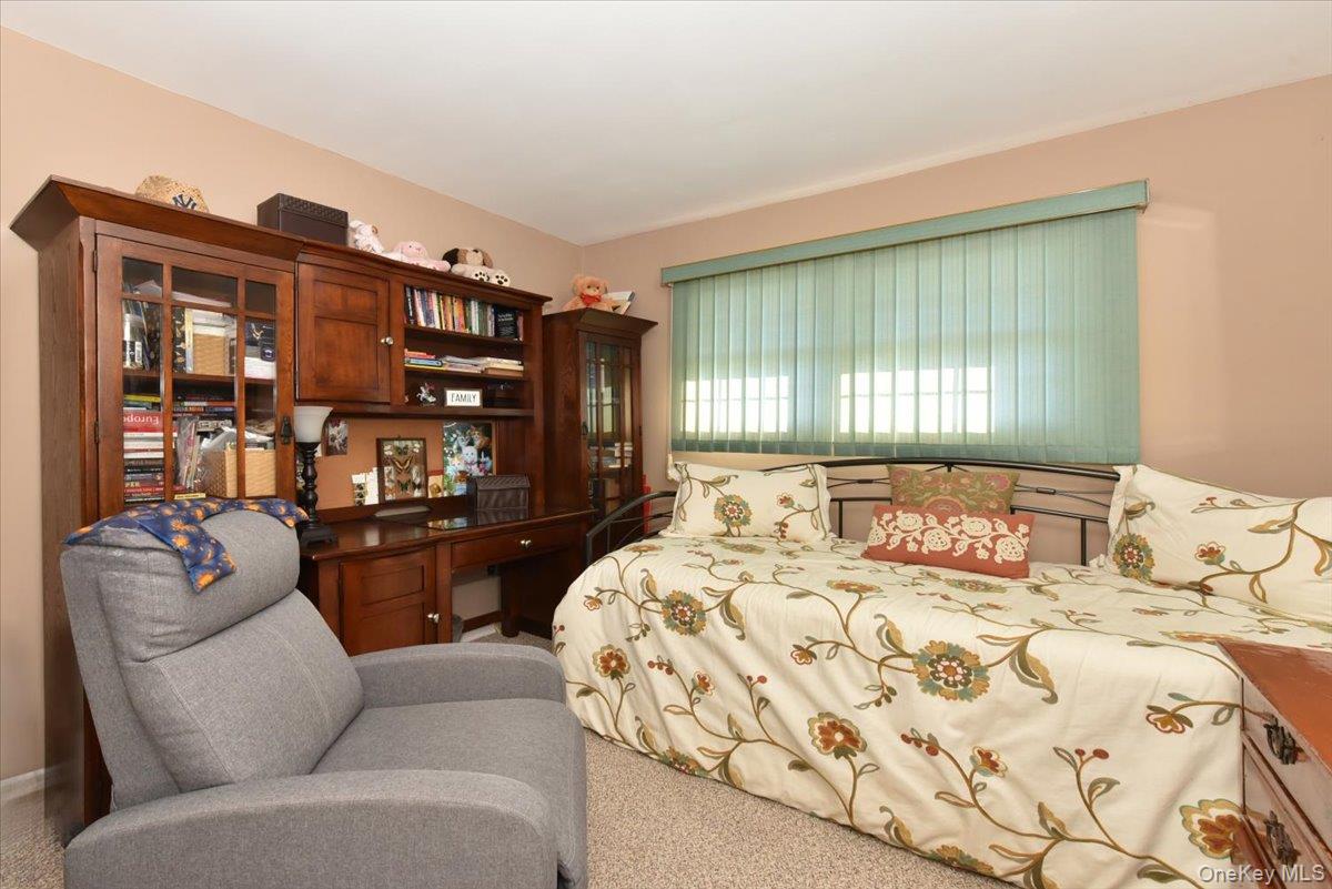 #17 photo, 255 Brookside Court, Copiague , NY 11726