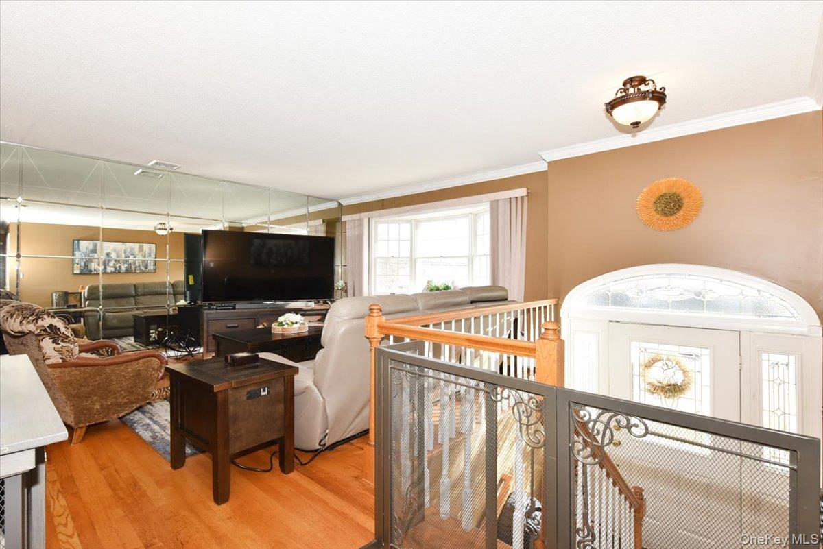 #5 photo, 255 Brookside Court, Copiague , NY 11726