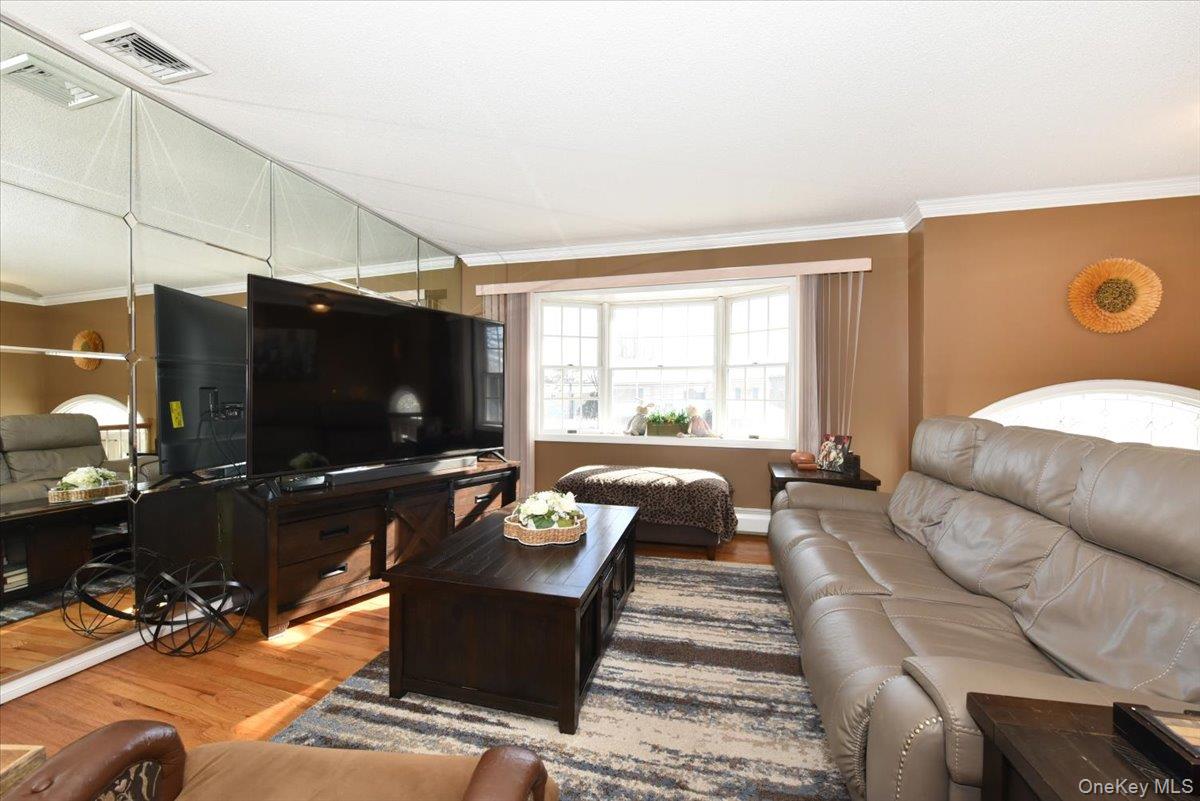 #6 photo, 255 Brookside Court, Copiague , NY 11726