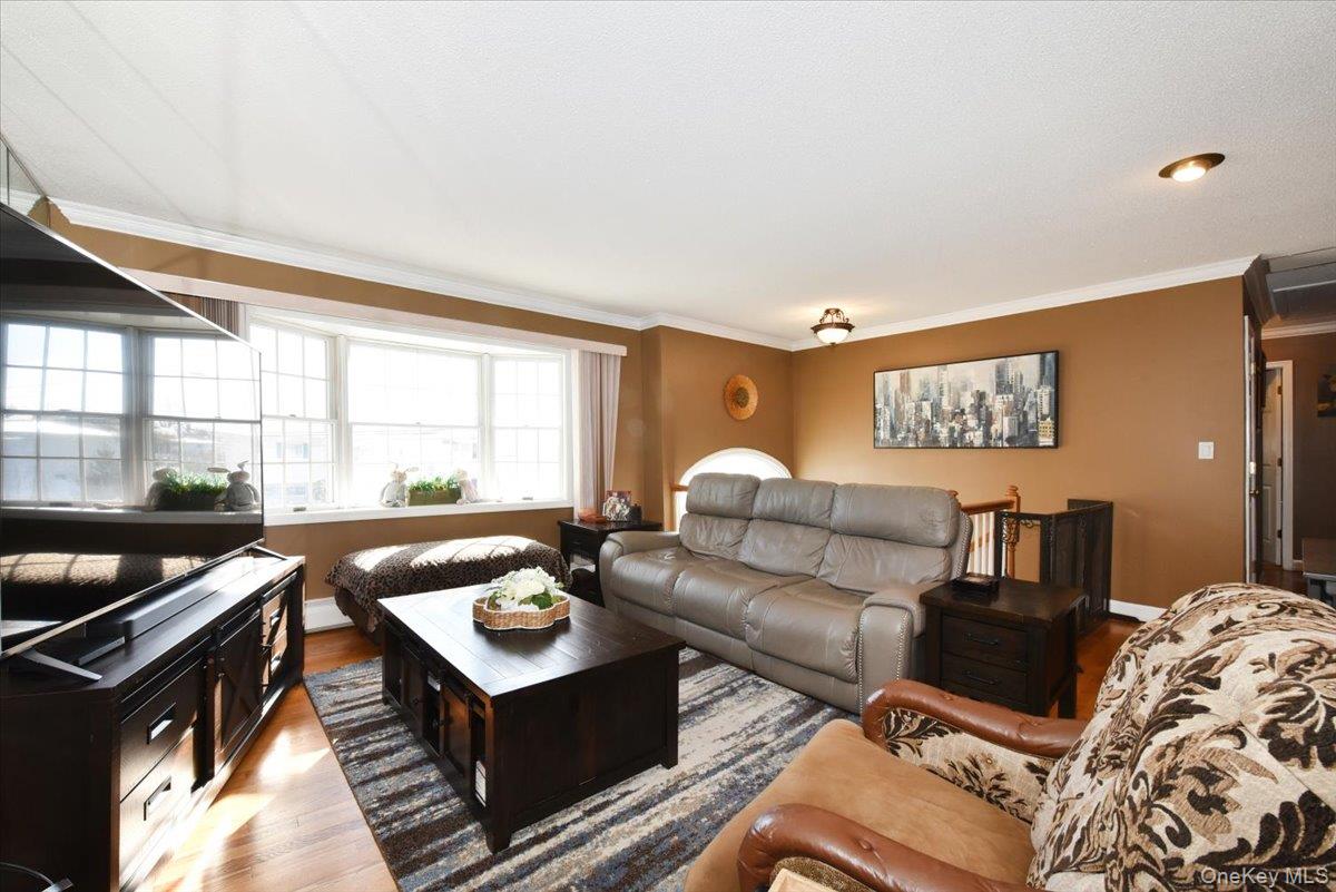 #7 photo, 255 Brookside Court, Copiague , NY 11726