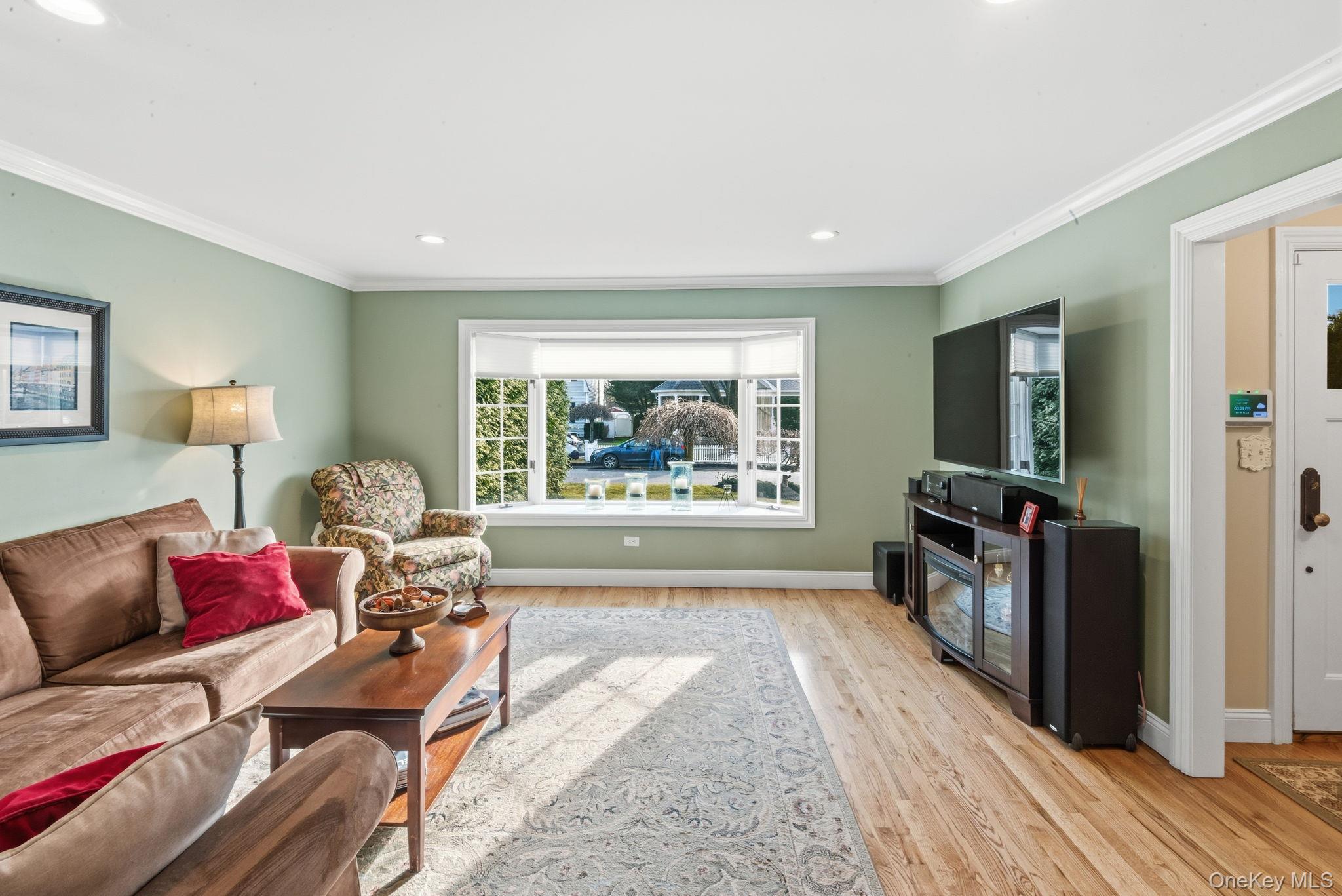 #11 photo, 11 Oxford Street, Northport , NY 11768