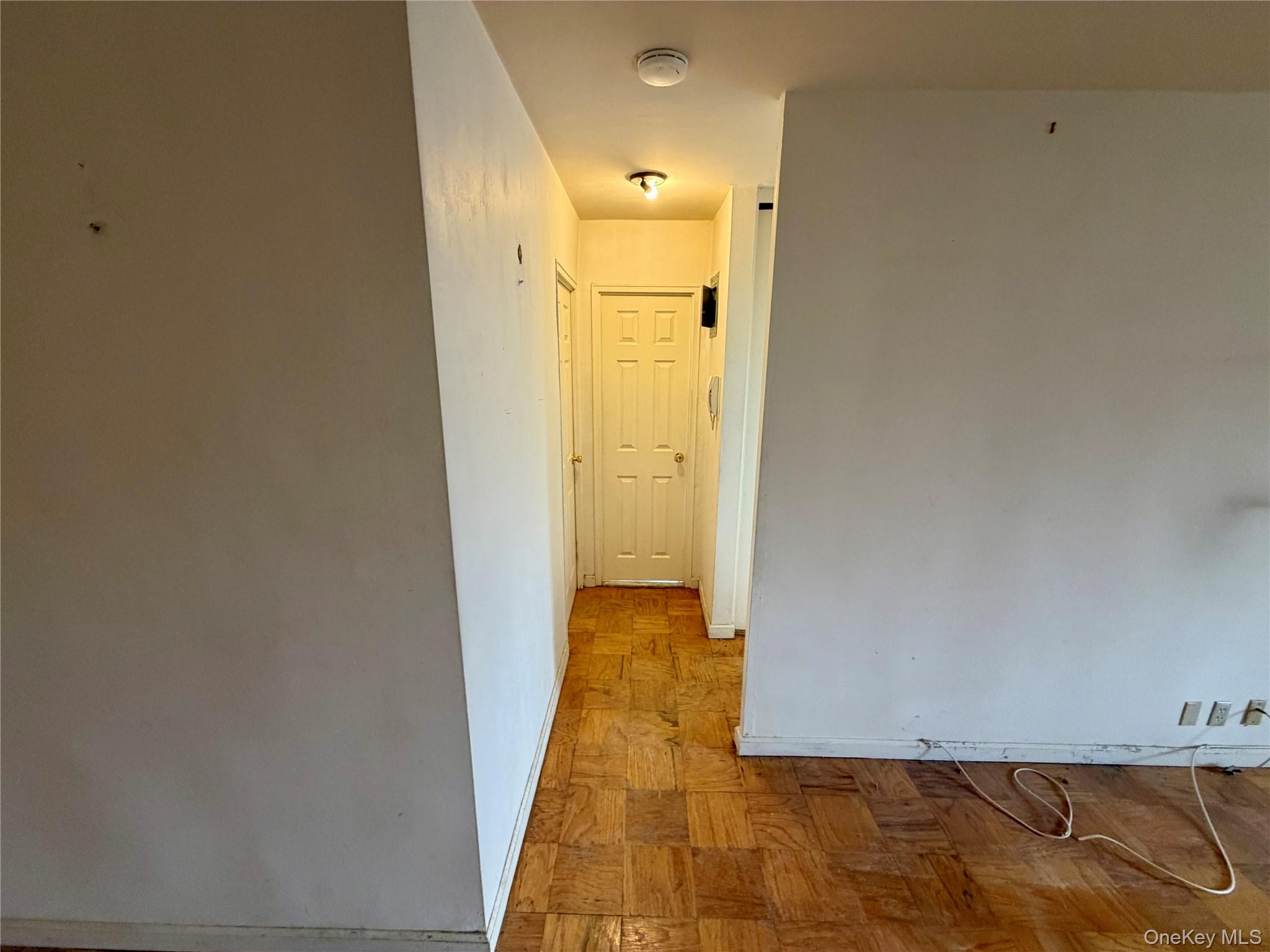 #10 photo, 70-25 Yellowstone Boulevard, फॉरेस्ट हिल्स Forest Hills , NY 11375