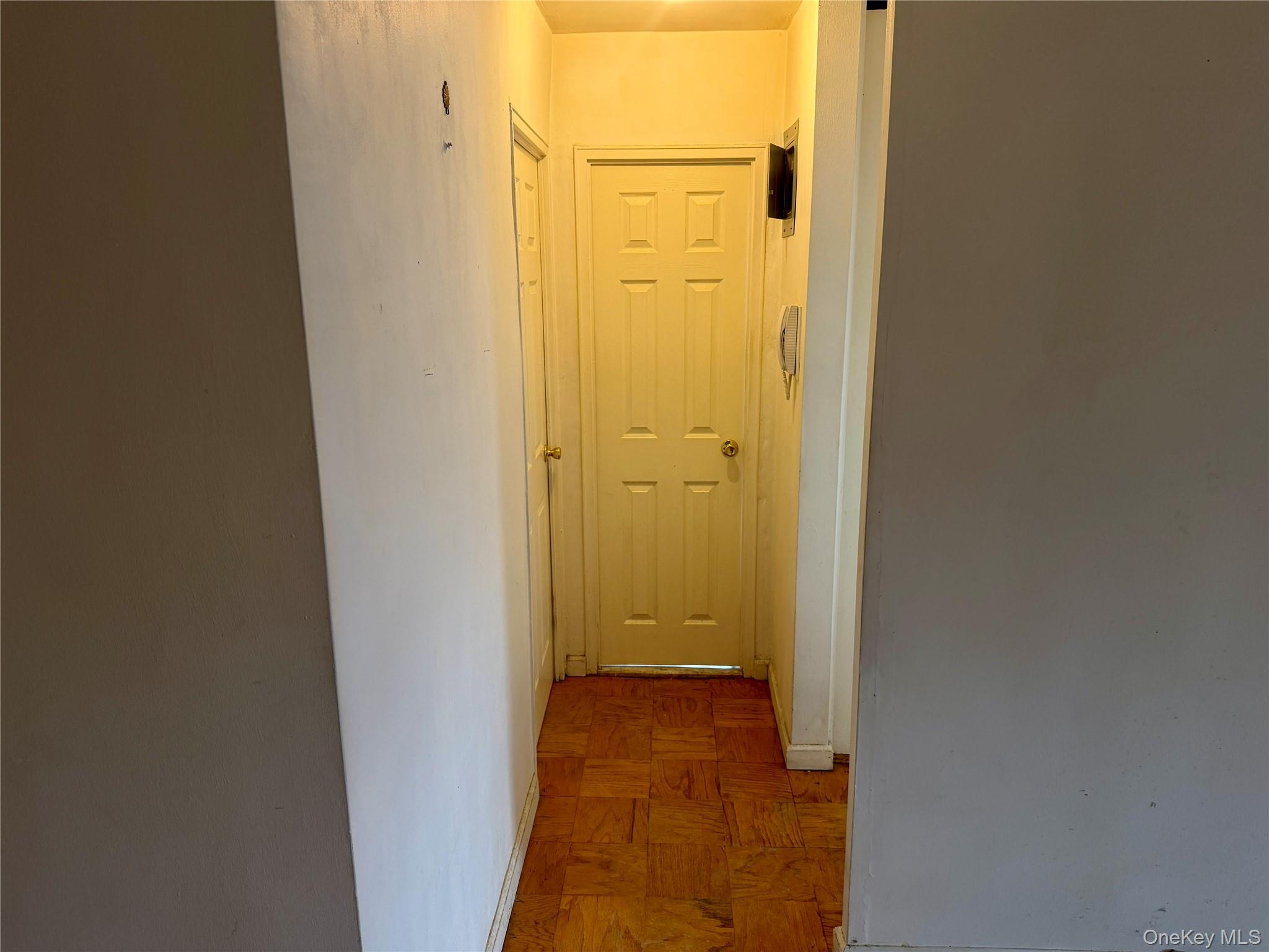 #11 photo, 70-25 Yellowstone Boulevard, फॉरेस्ट हिल्स Forest Hills , NY 11375