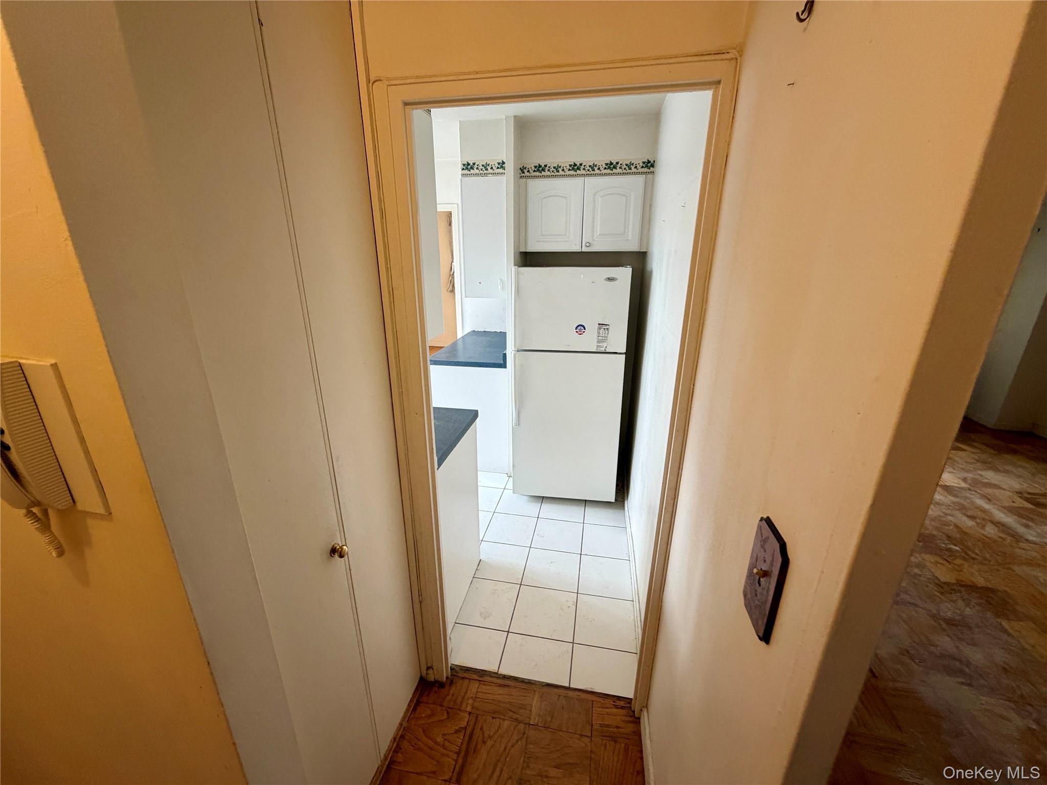 #16 photo, 70-25 Yellowstone Boulevard, फॉरेस्ट हिल्स Forest Hills , NY 11375