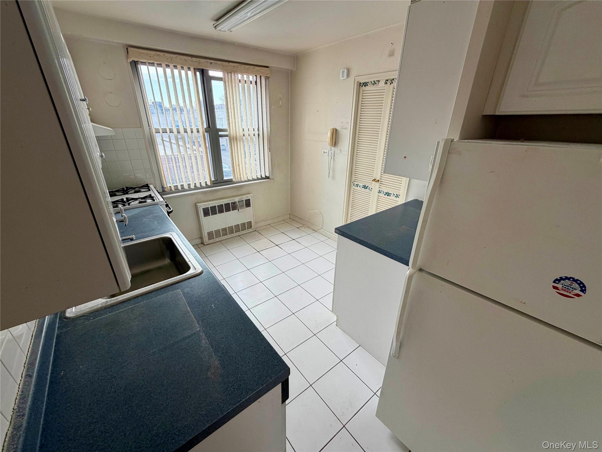 #18 photo, 70-25 Yellowstone Boulevard, फॉरेस्ट हिल्स Forest Hills , NY 11375