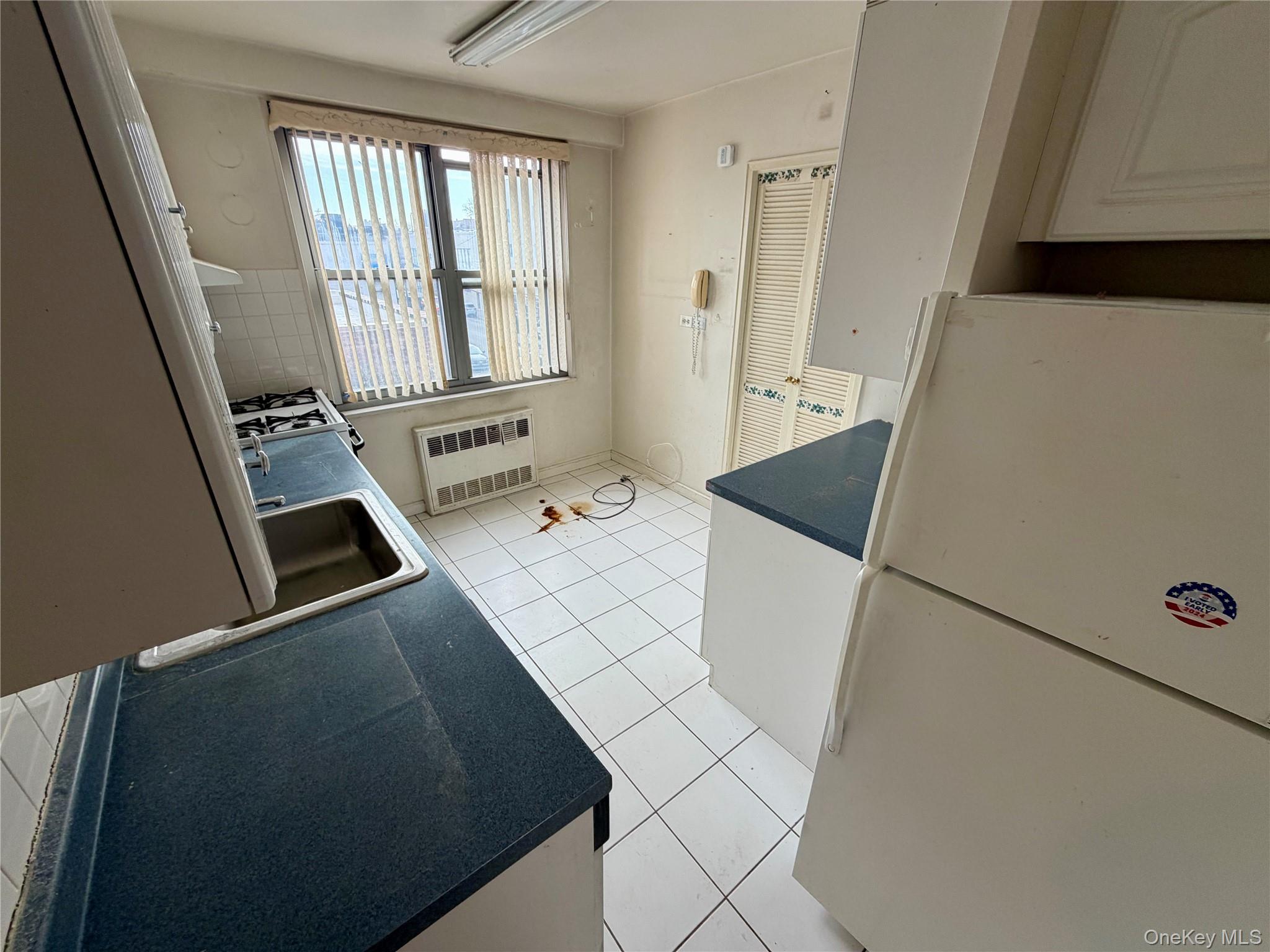 #19 photo, 70-25 Yellowstone Boulevard, फॉरेस्ट हिल्स Forest Hills , NY 11375