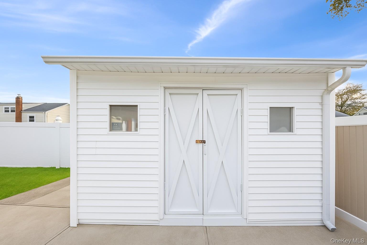 #17 photo, 1012 N Ontario Avenue, Lindenhurst , NY 11757