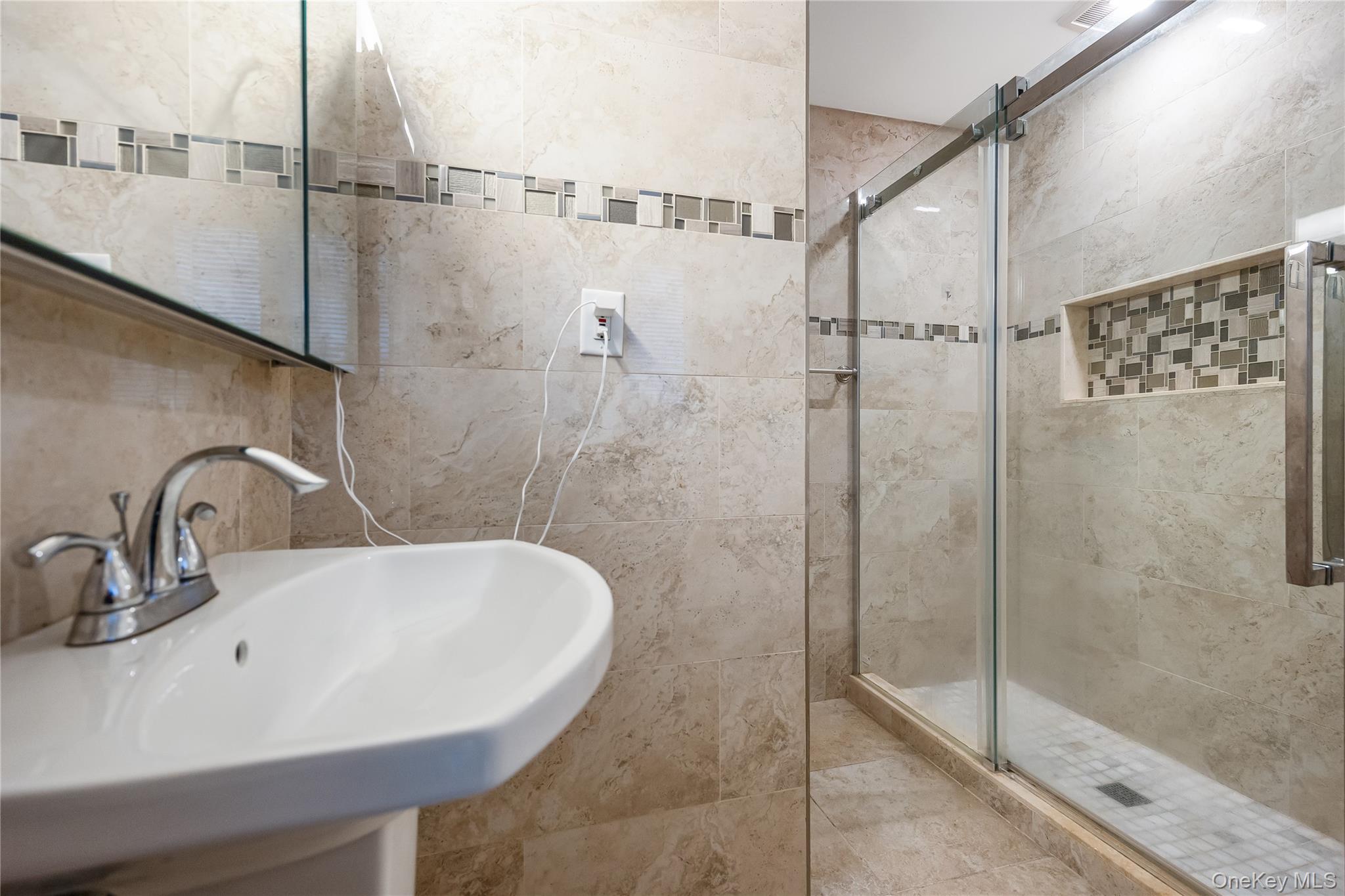 #7 photo, 1012 N Ontario Avenue, Lindenhurst , NY 11757