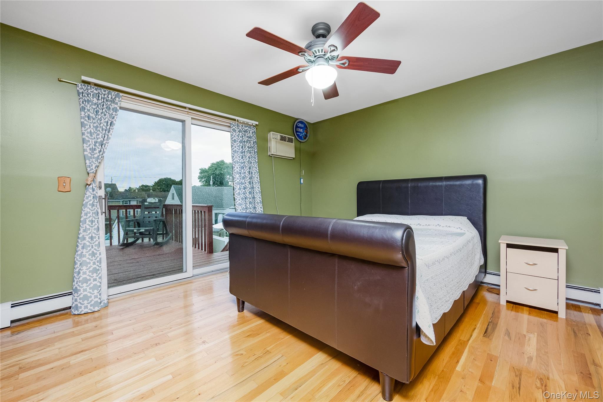 #9 photo, 1012 N Ontario Avenue, Lindenhurst , NY 11757