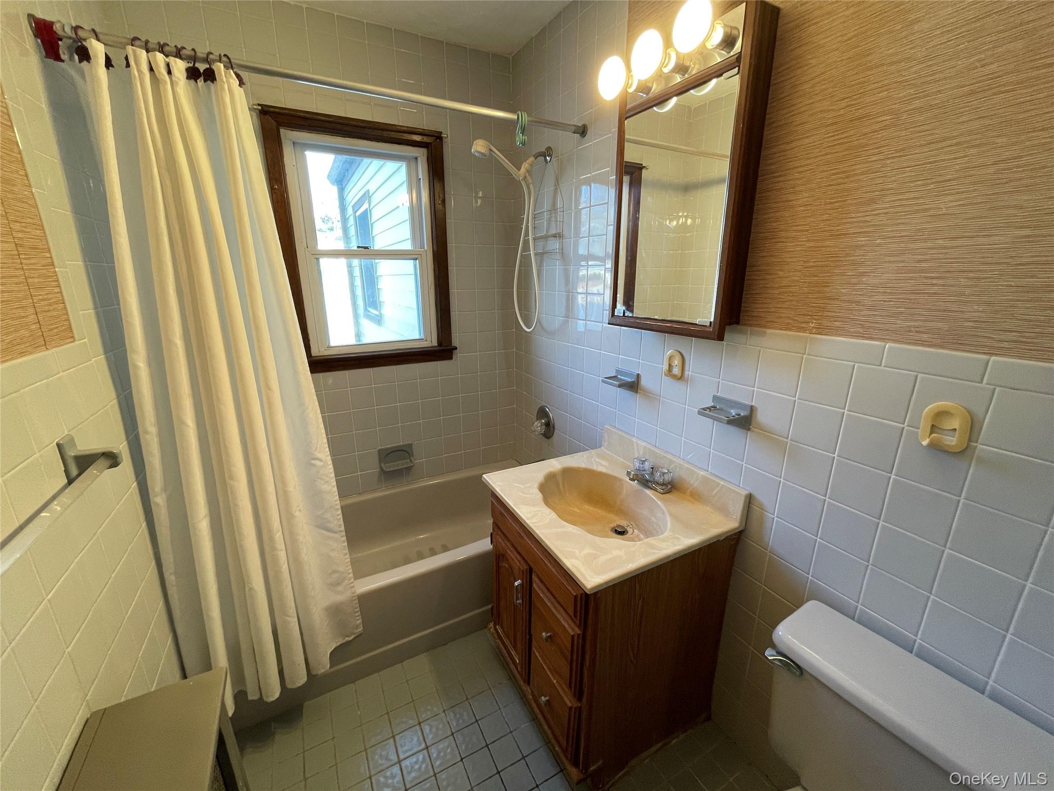 #13 photo, 20 Wyona Avenue, Lindenhurst , NY 11757