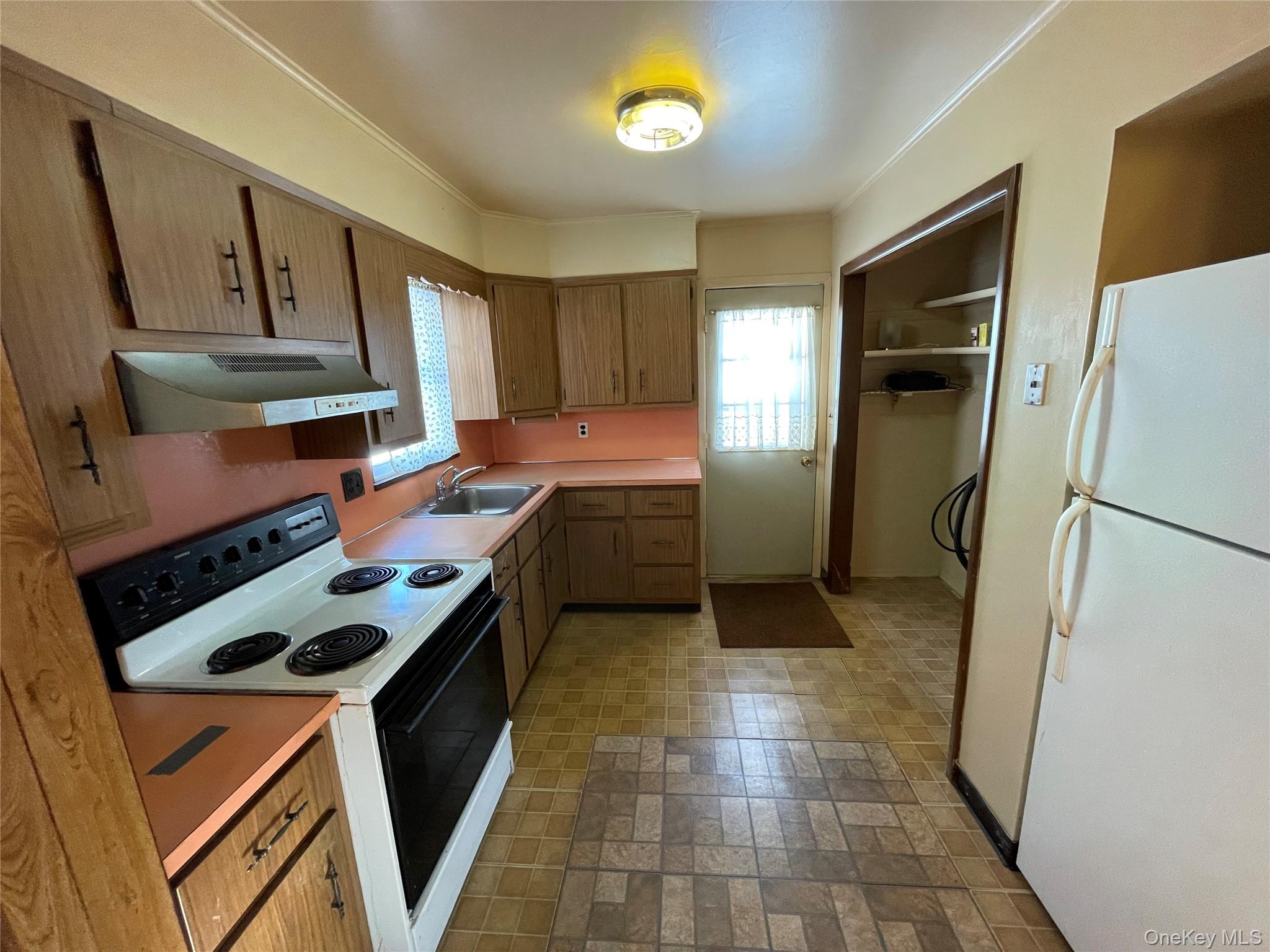 #7 photo, 20 Wyona Avenue, Lindenhurst , NY 11757