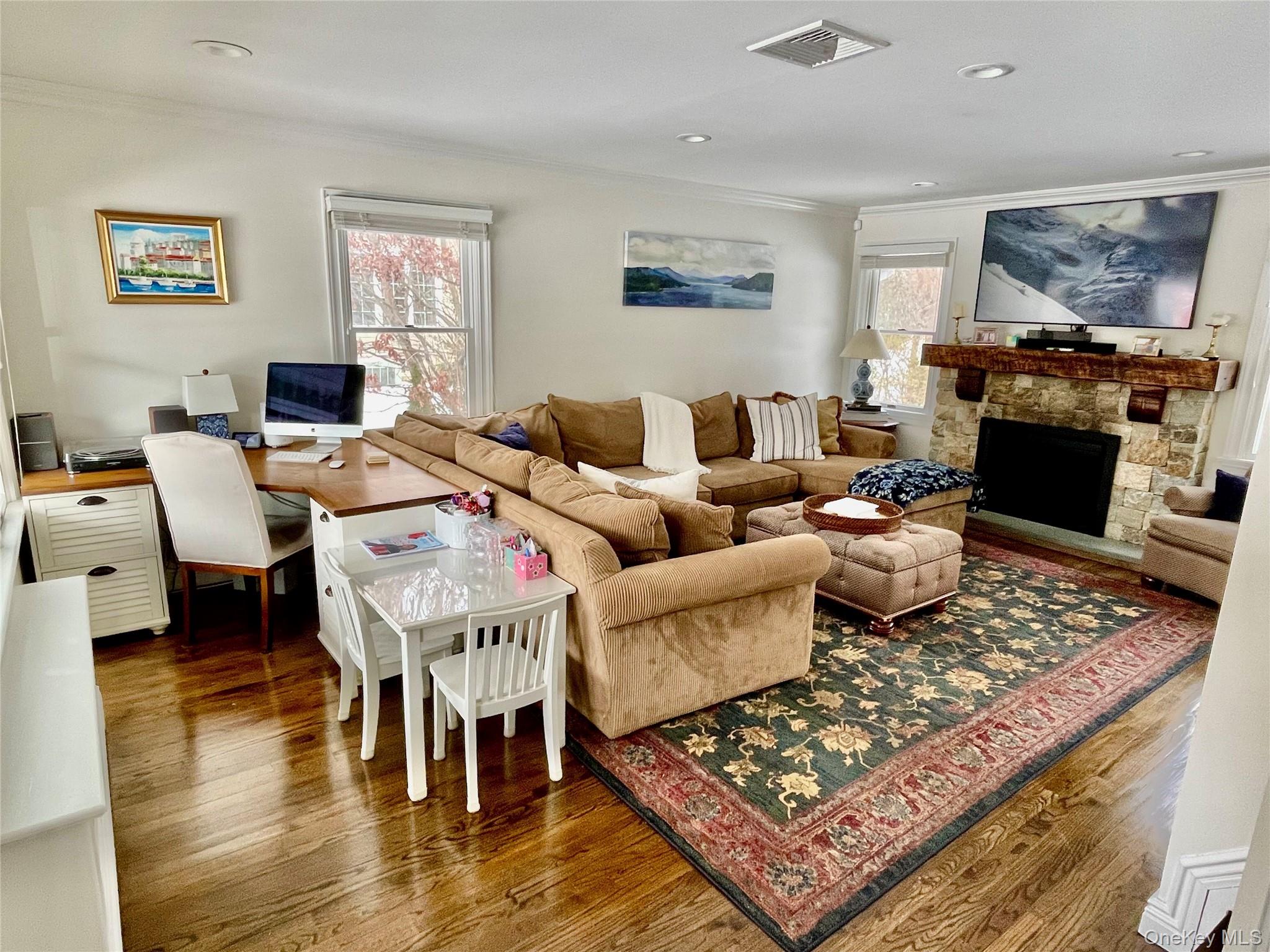 #4 photo, 30 Carnegie Avenue, Huntington , NY 11743