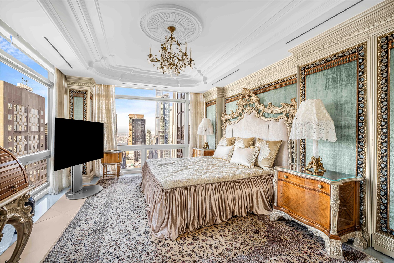 #17 photo, 721 5TH Avenue, Midtown East , NY 10022