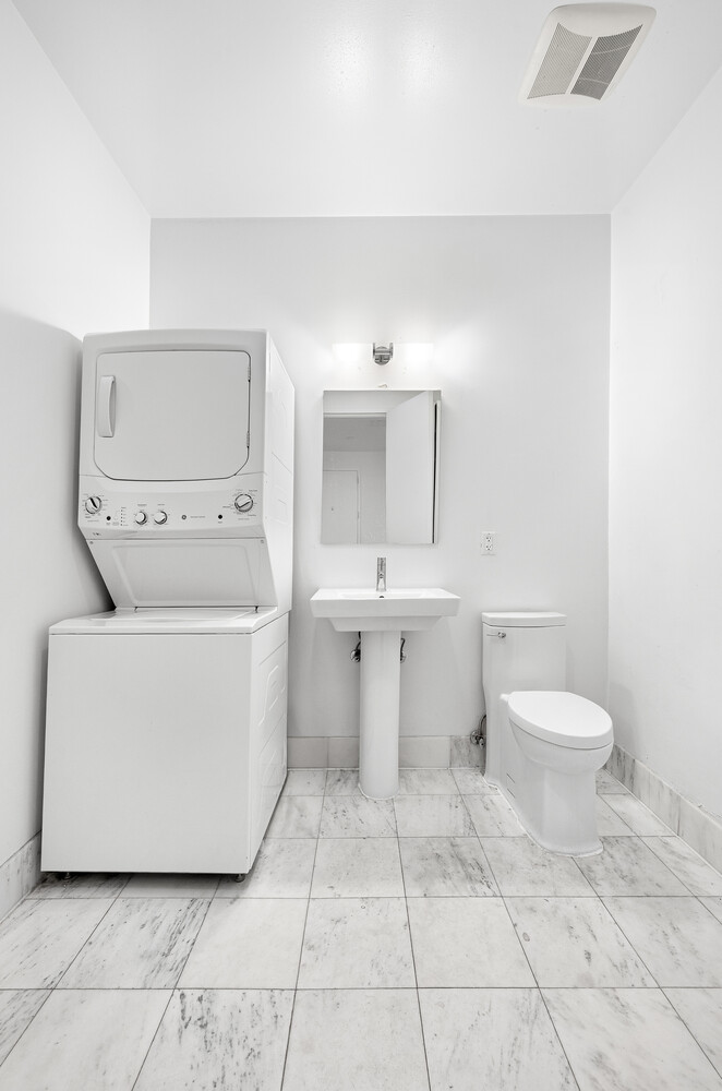 #11 photo, 165 WILLIAM Street, South Street Seaport , NY 10038