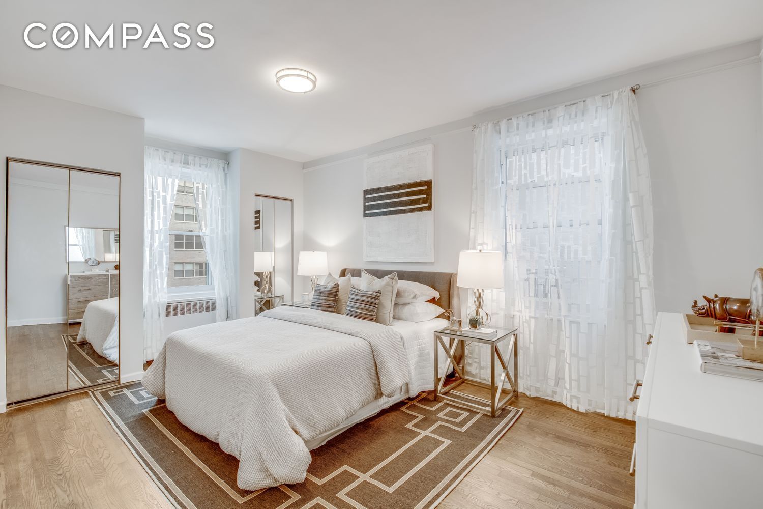 #7 photo, 300 W 53rd Street, मैनहटन Hell's Kitchen , NY 10019