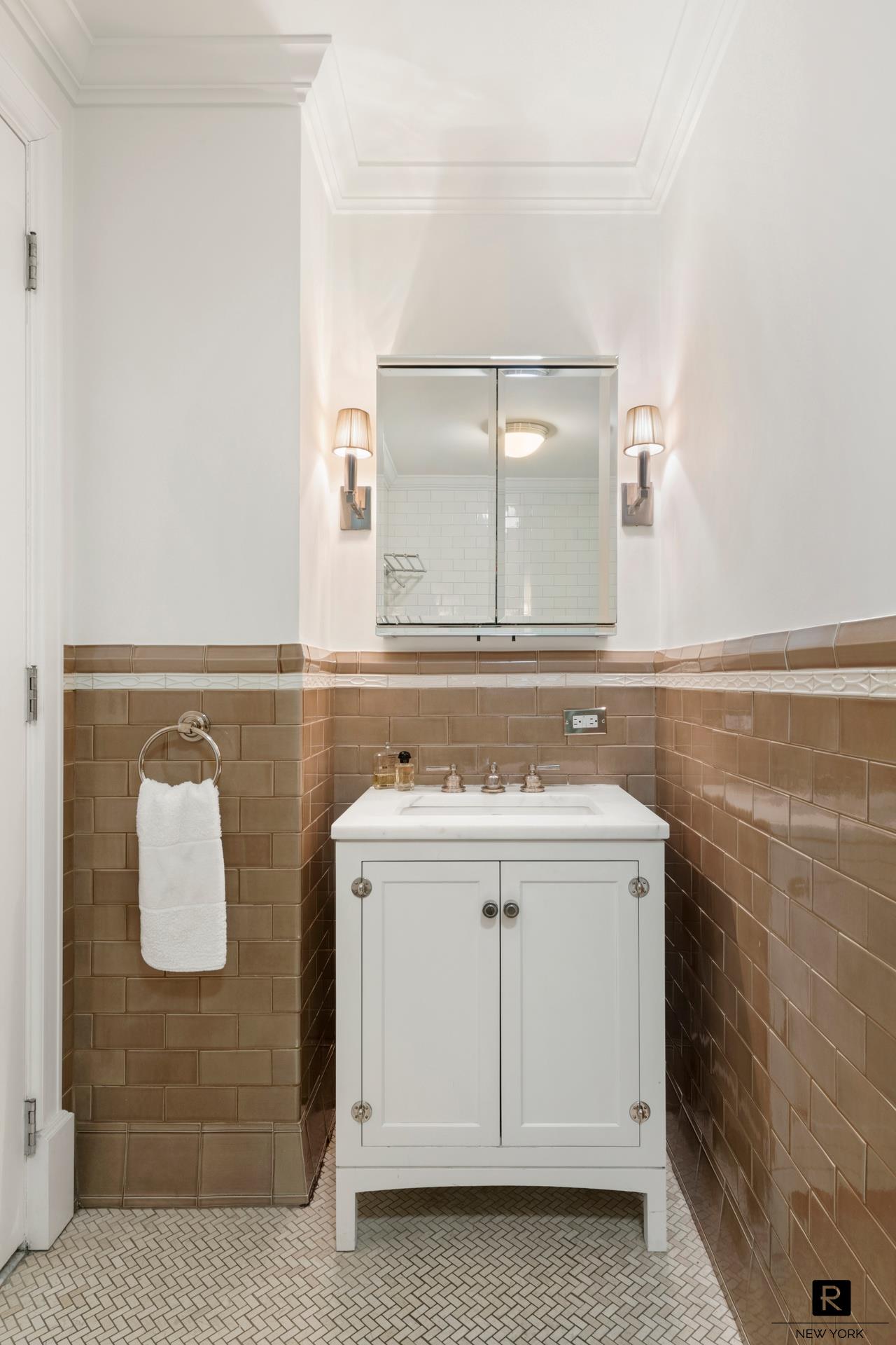 #7 photo, 27 W 72nd Street, Upper West Side , NY 10023