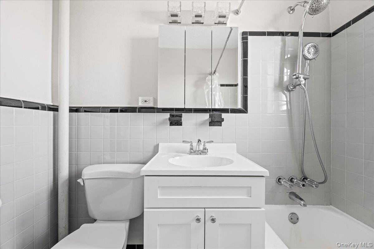 #14 photo, 20 Shady Glen Court, New Rochelle , NY 10805