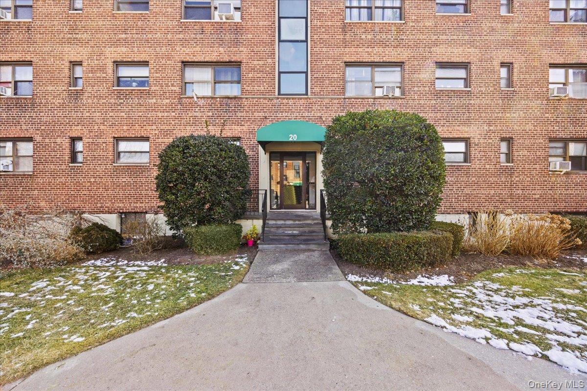 #17 photo, 20 Shady Glen Court, New Rochelle , NY 10805