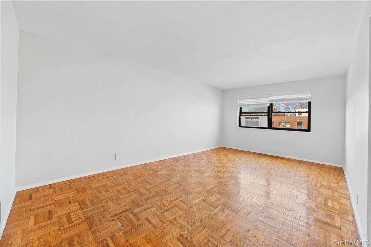 #8 photo, 20 Shady Glen Court, New Rochelle , NY 10805