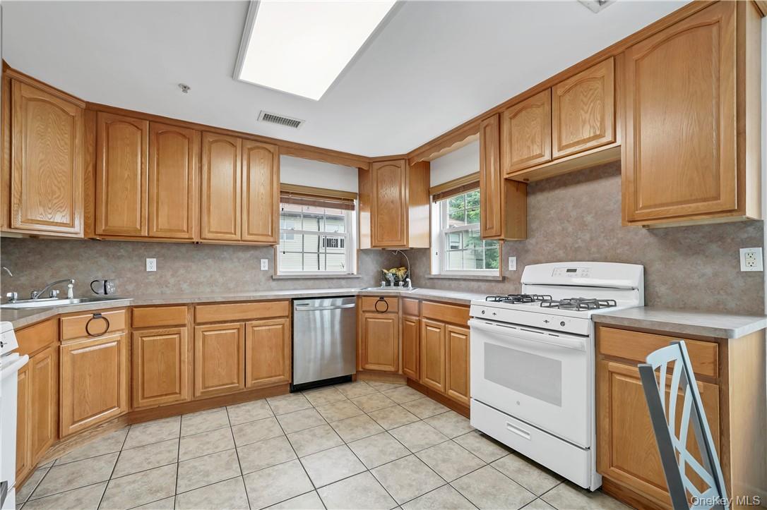 #7 photo, 8 Elm Street, Spring Valley , NY 10977