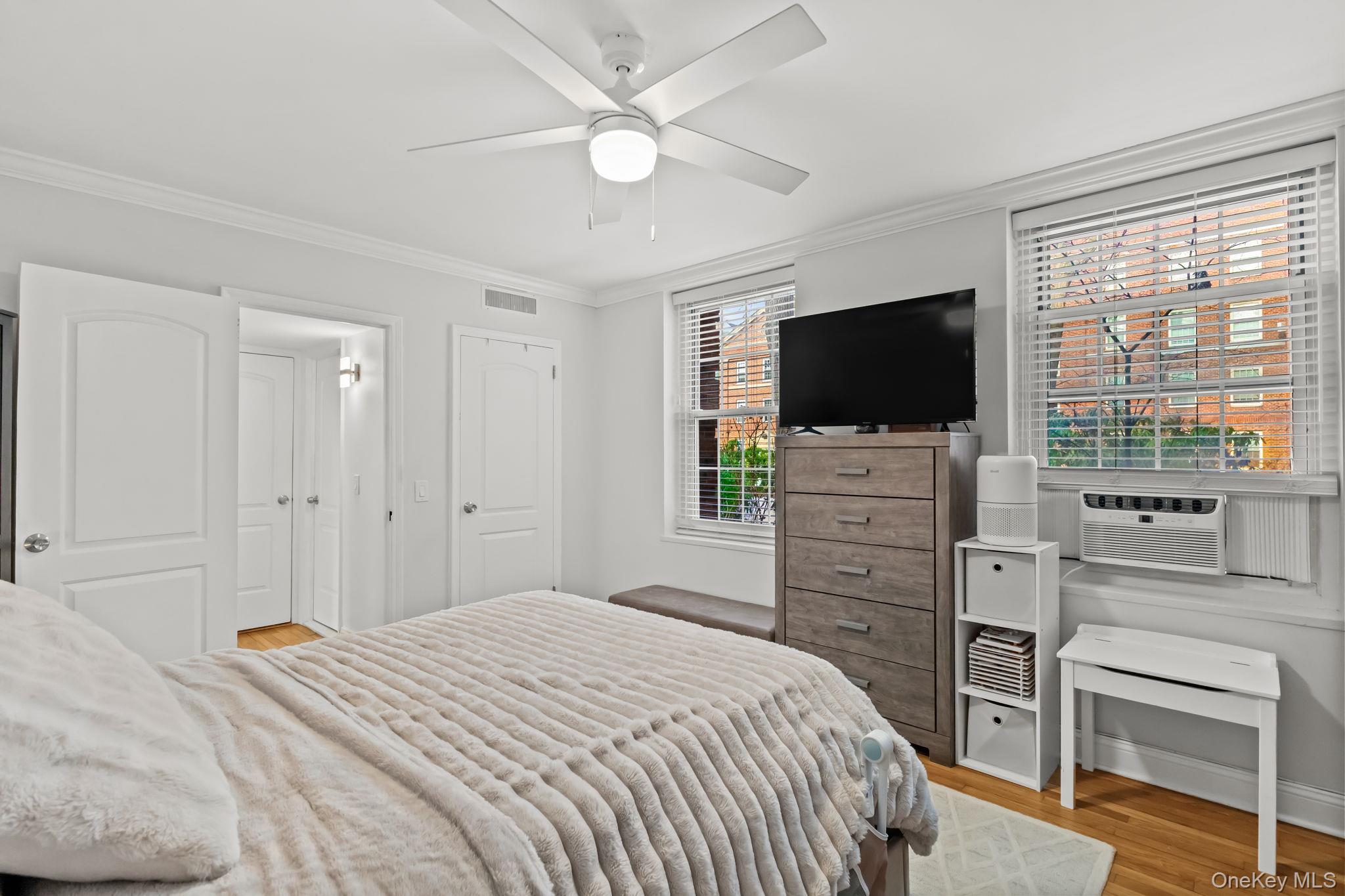 #18 photo, 1350 Midland Avenue, Bronxville , NY 10708