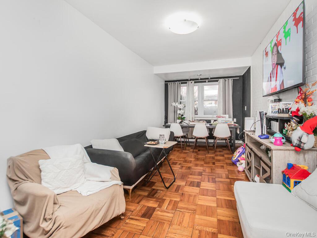 #12 photo, 4190 E Tremont Avenue, Bronx , NY 10465